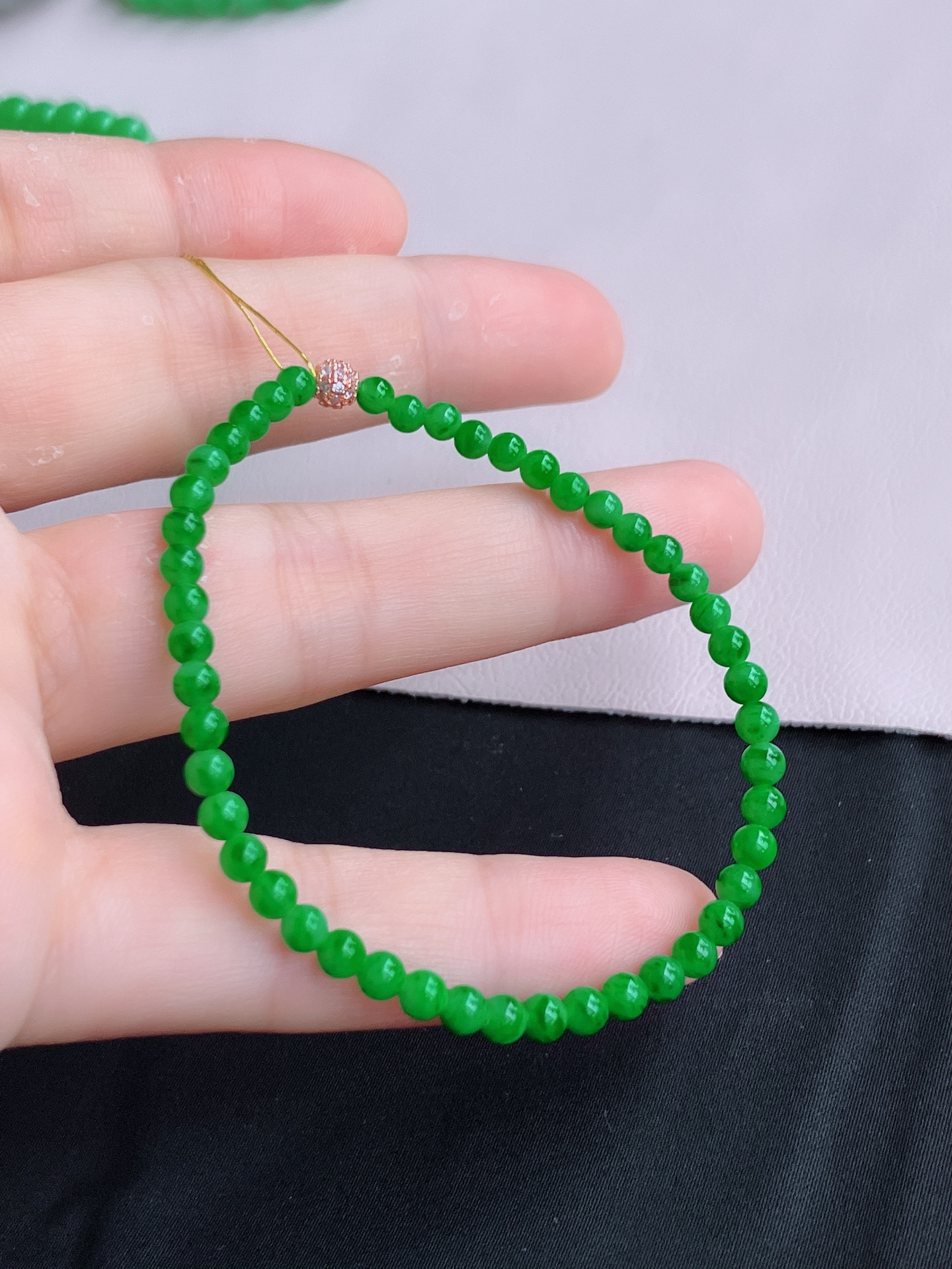 ️，翠绿手链，色美清爽，尺寸4，自然光实拍