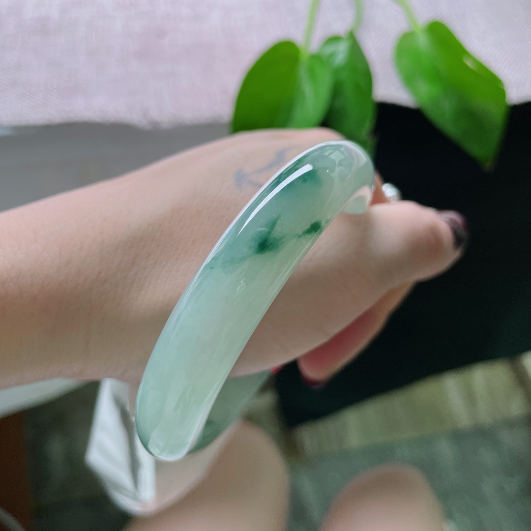 57.3/12.7/8.4飘花正圈，冰润通透，种老，心有山海，静而无忧。无裂，ss51062a