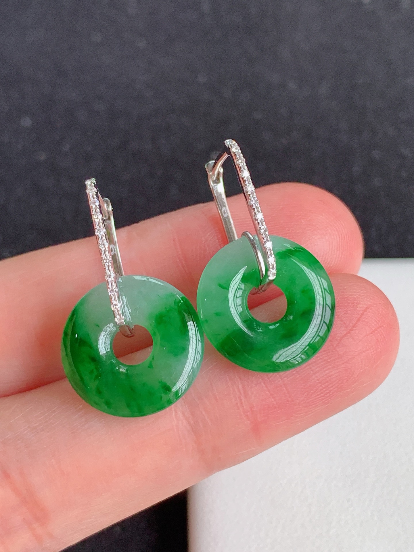 ️，18k镶嵌冰飘花平安圈耳坠，无裂尺寸：23