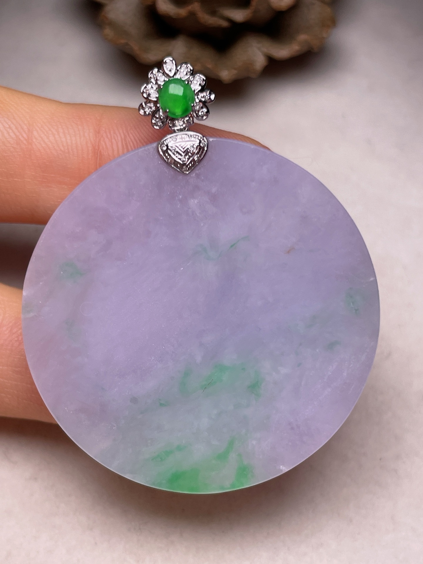 ️ 18k金镶平安无事牌，冰糯种满紫，无裂，一手货源整体长47.8