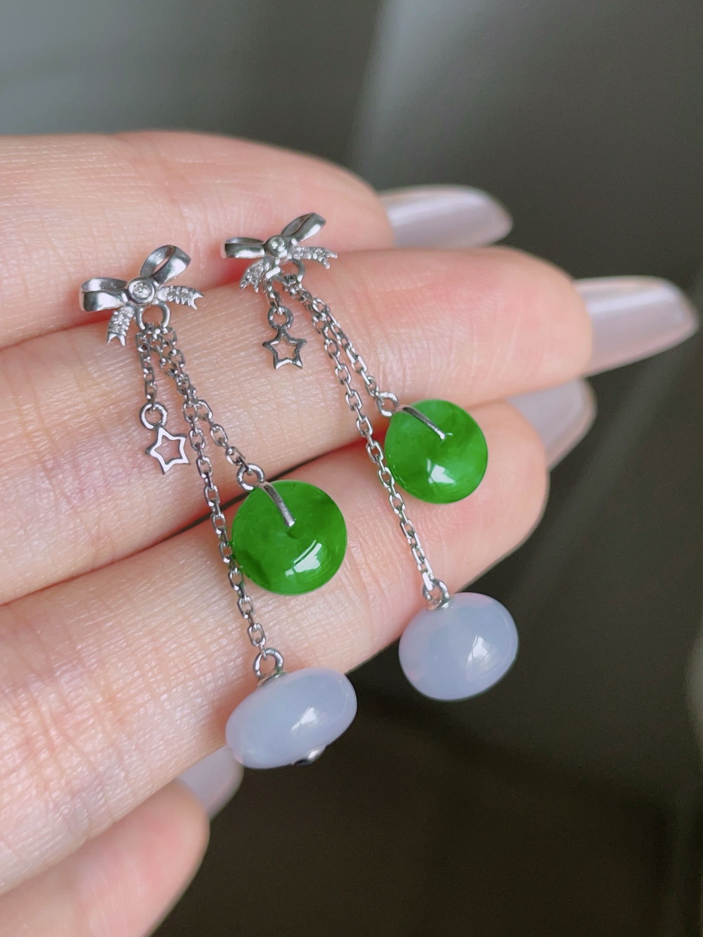 ️ 冰双彩耳坠，色泽鲜艳，种老水润，18k金镶嵌 32.7，裸石 8.4/4.7