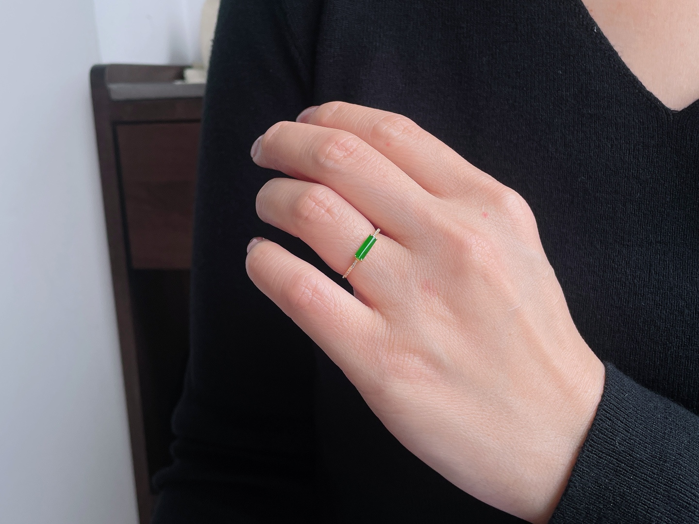 冰阳绿马鞍戒指，缅料，18k金镶嵌，无裂，性比高，8/2.5/1.2，圈口12.5，重量1.2克