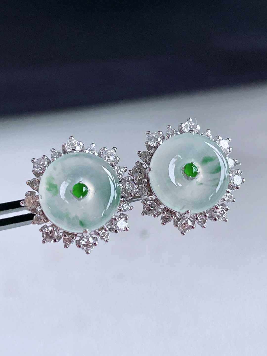 冰飘花平安扣耳钉，18k金镶嵌，无裂，性比高，13.1/12.9/6，9.2/1.8，3.5克