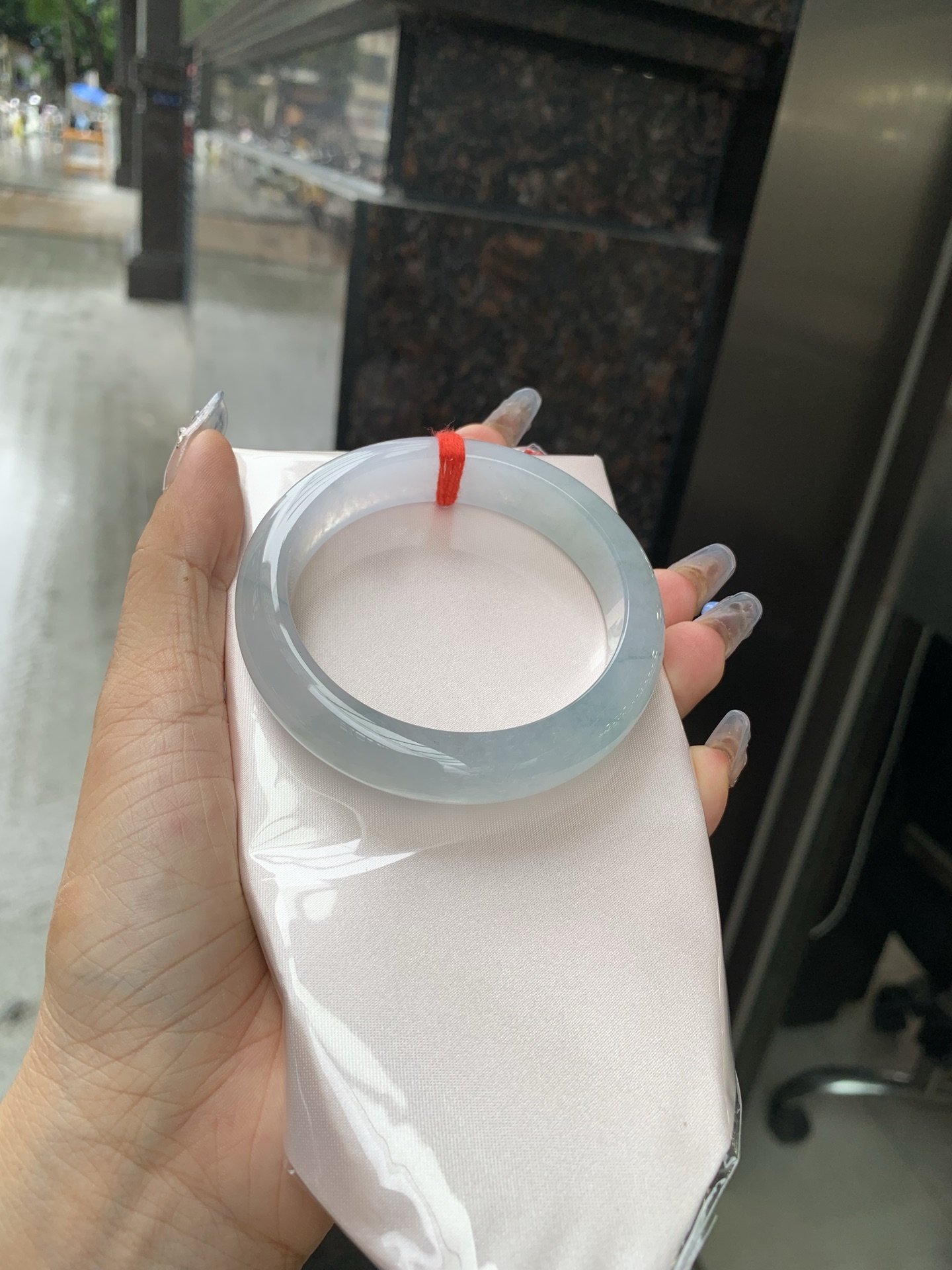 冰飘花正圈，57-8.5-13，0429-H363-81，打灯棉絮，底妆冰透，胶润细腻，蓝花灵动飘逸，勾勒出一幅唯美诗意的山水意境画，古典优雅又秀气