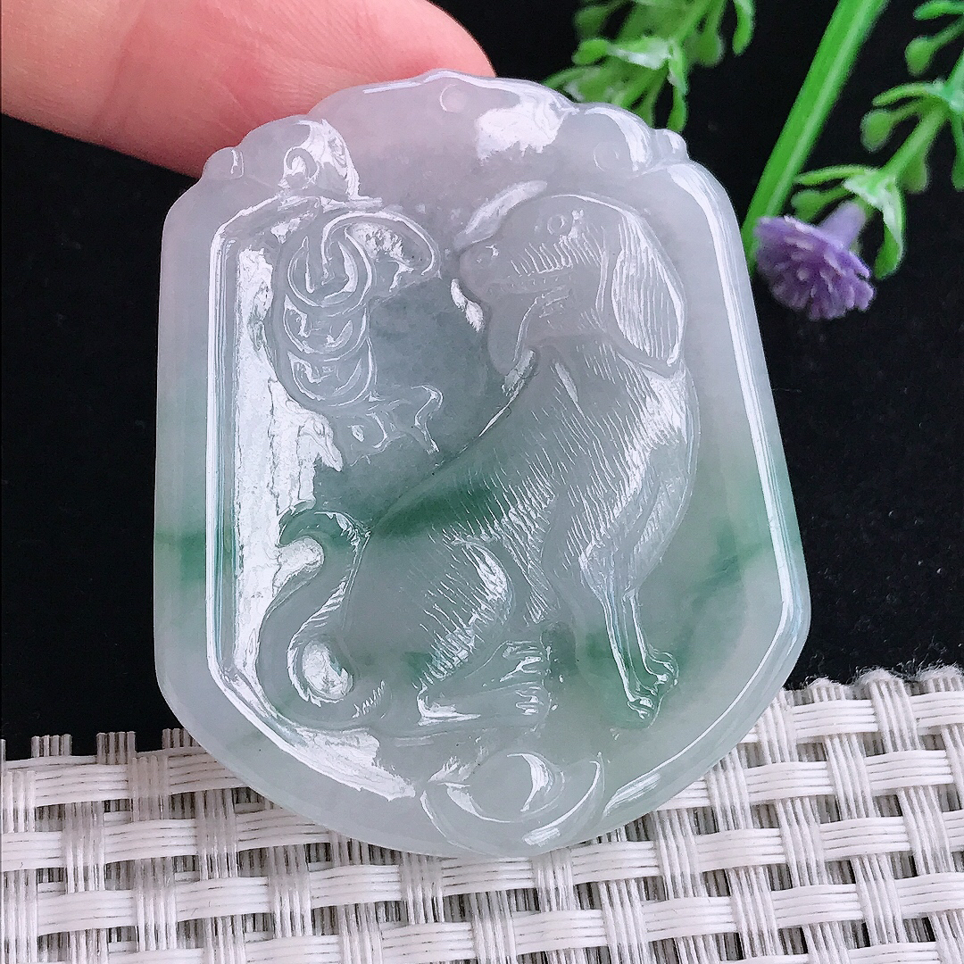 实拍A货翡翠50.3/42.5/4.8老坑冰润起胶飘花生肖狗牌吊坠翡翠玉旺财挂件