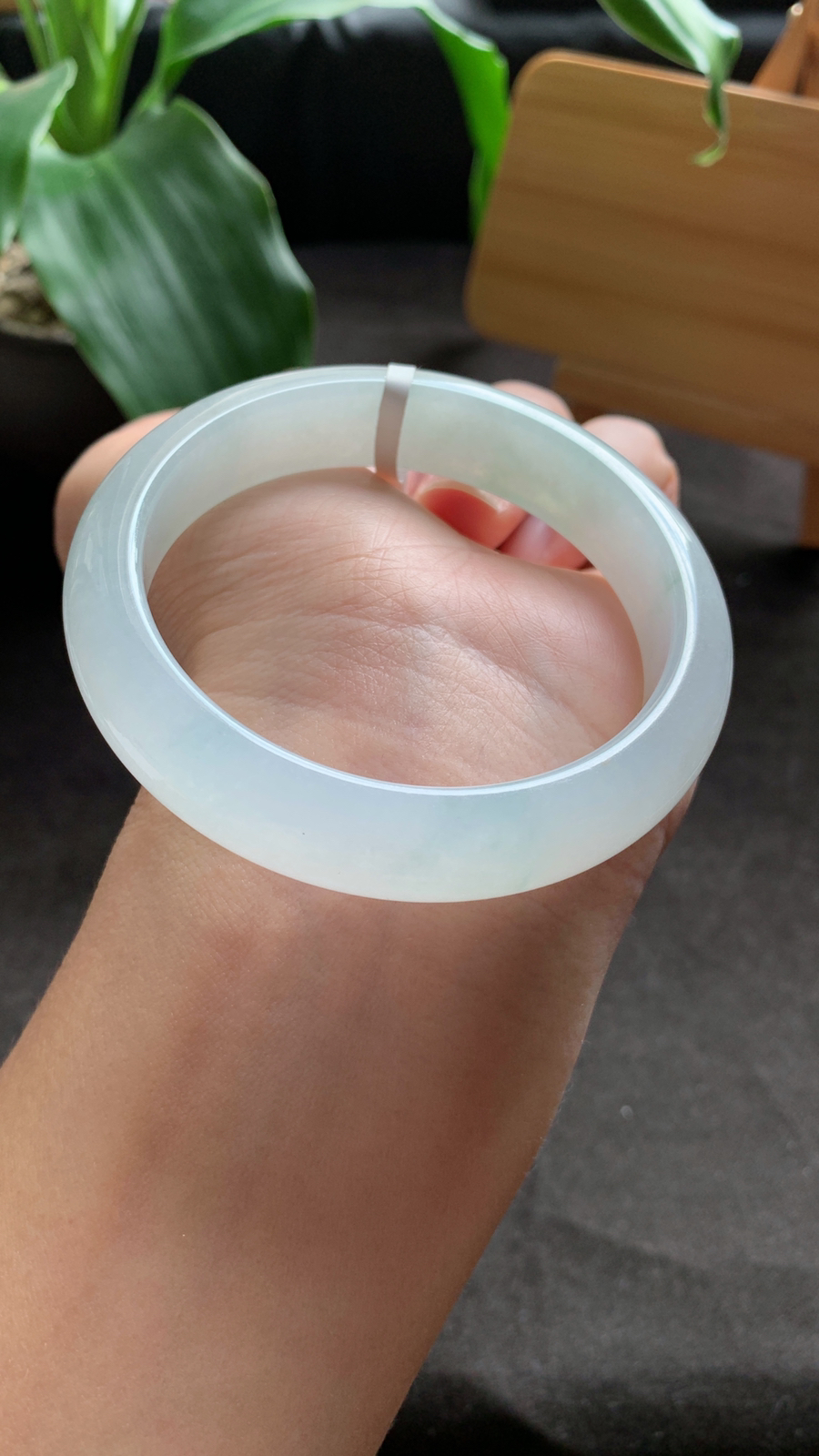 56圈口 天然A货翡翠手镯 清新 种水好 显气质