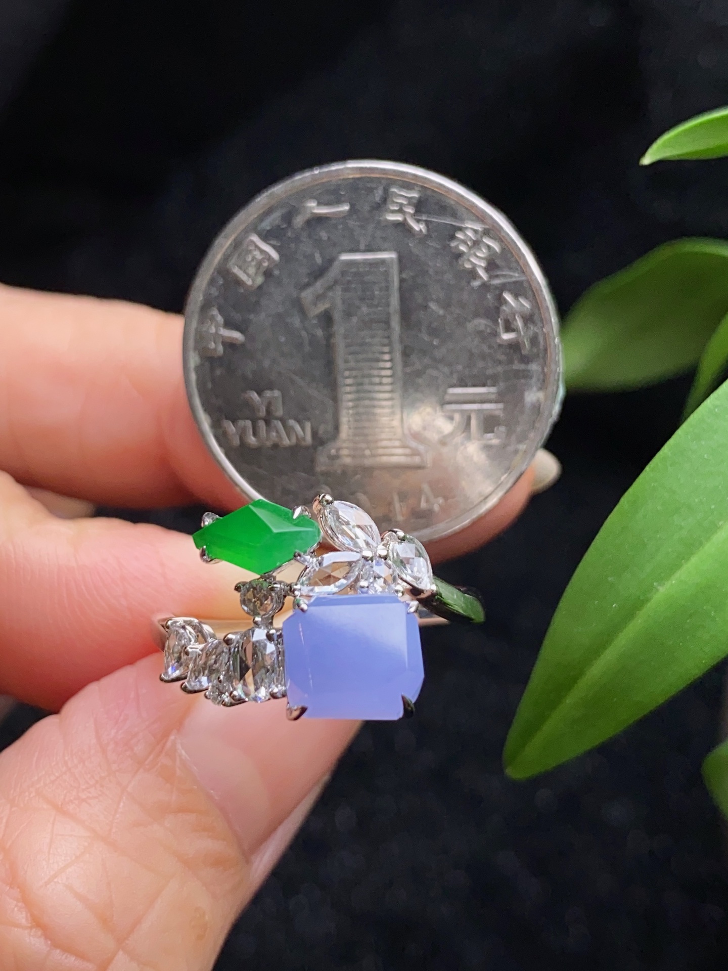 ️，紫罗兰，精美戒，18k金镶：12.3*11.4*5.4，裸石：7.2*6.5*3.5，圈口：15