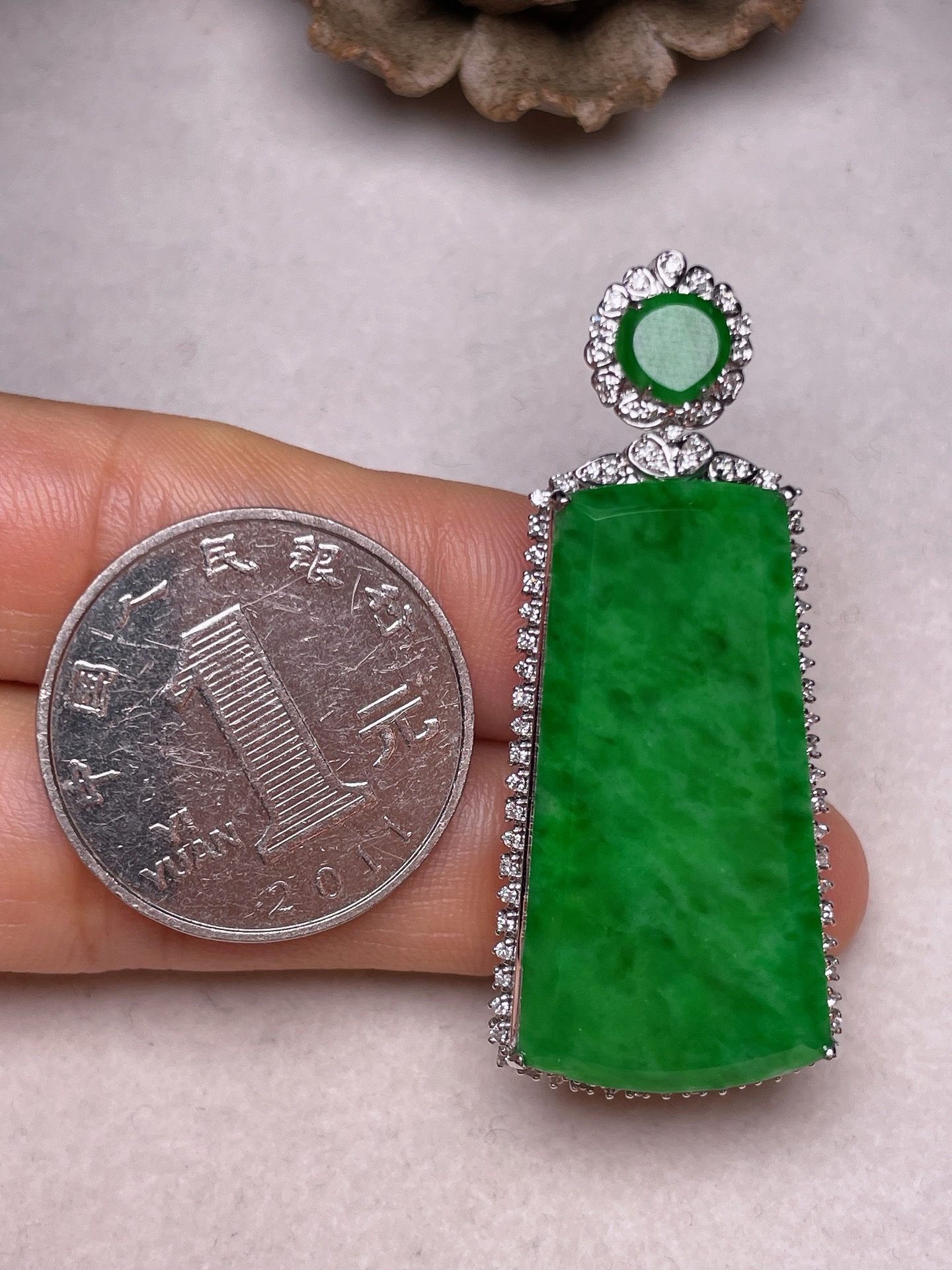 ️ 18k金镶无事牌，冰糯种满色，无裂，一手货源长48.3，裸石尺寸34.7/17.6/8.1含金厚