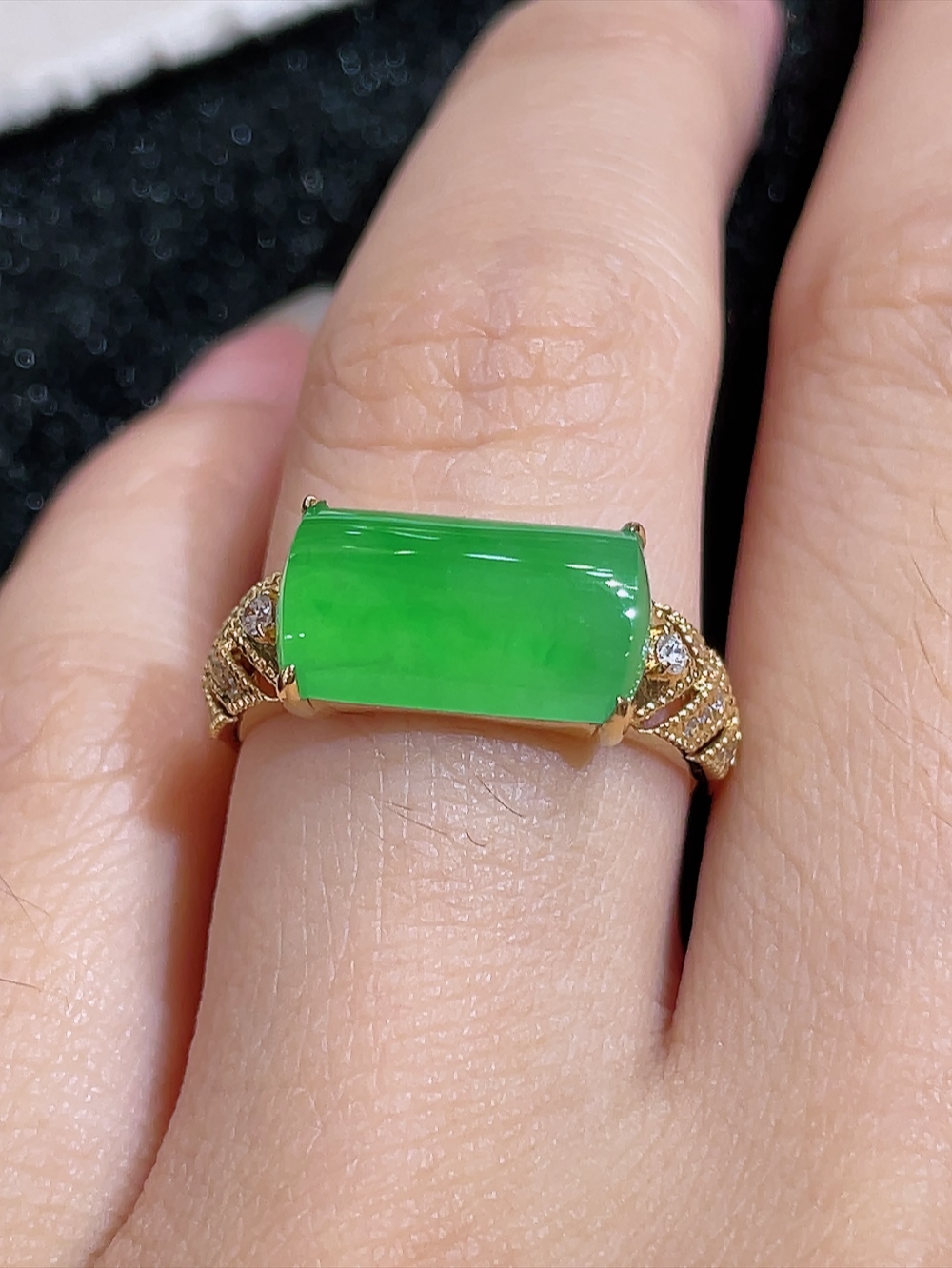️冰果绿马鞍戒指，无裂，18k金镶嵌，种水，重金镶嵌，南非钻镶，厚装饱满，高端大气，时尚百搭，性比