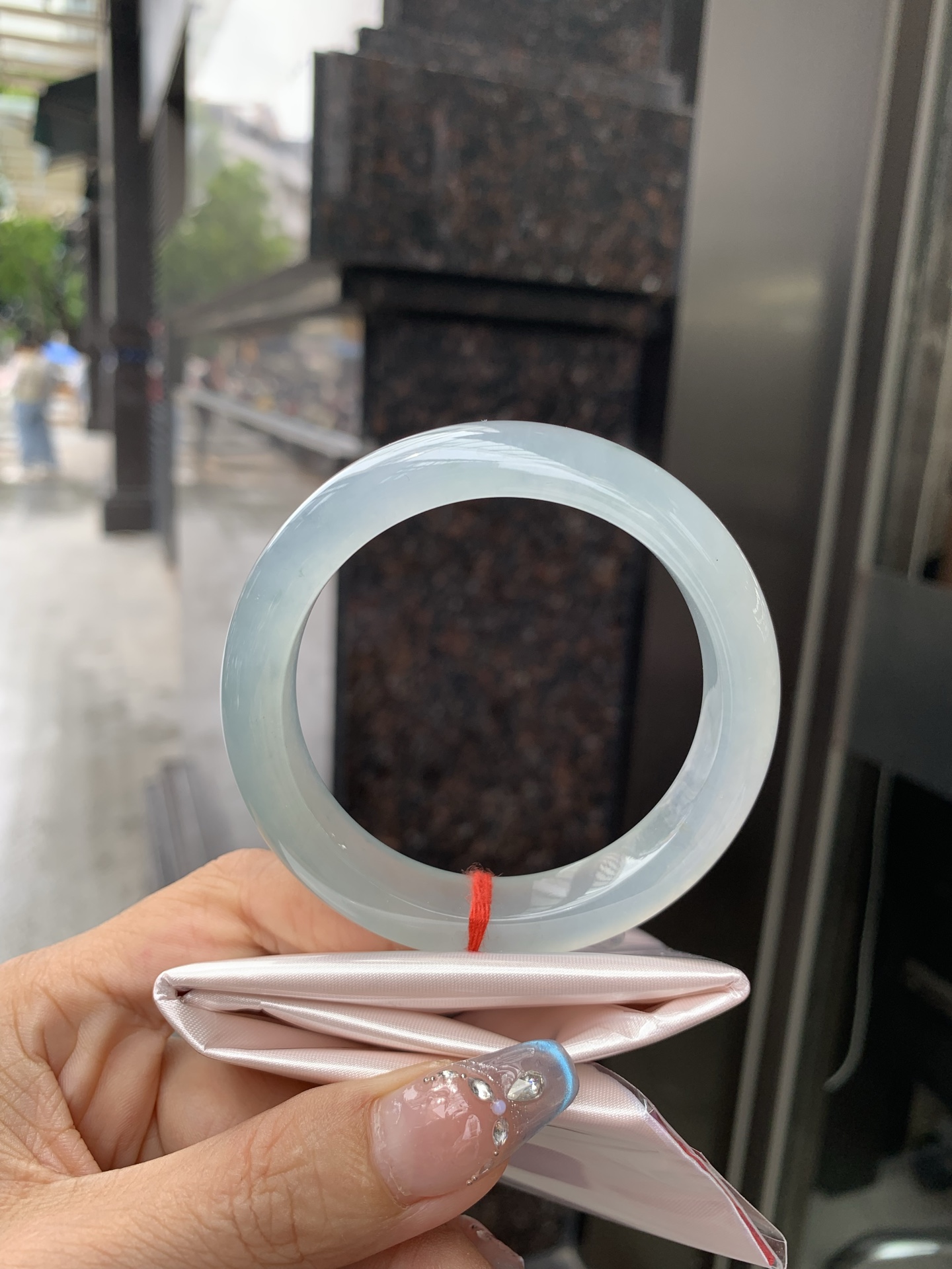 冰蓝正圈，56-8.5-12.2，0429-N576-1，底妆冰润细腻，有洒金，千变万化的冰晴蓝底色