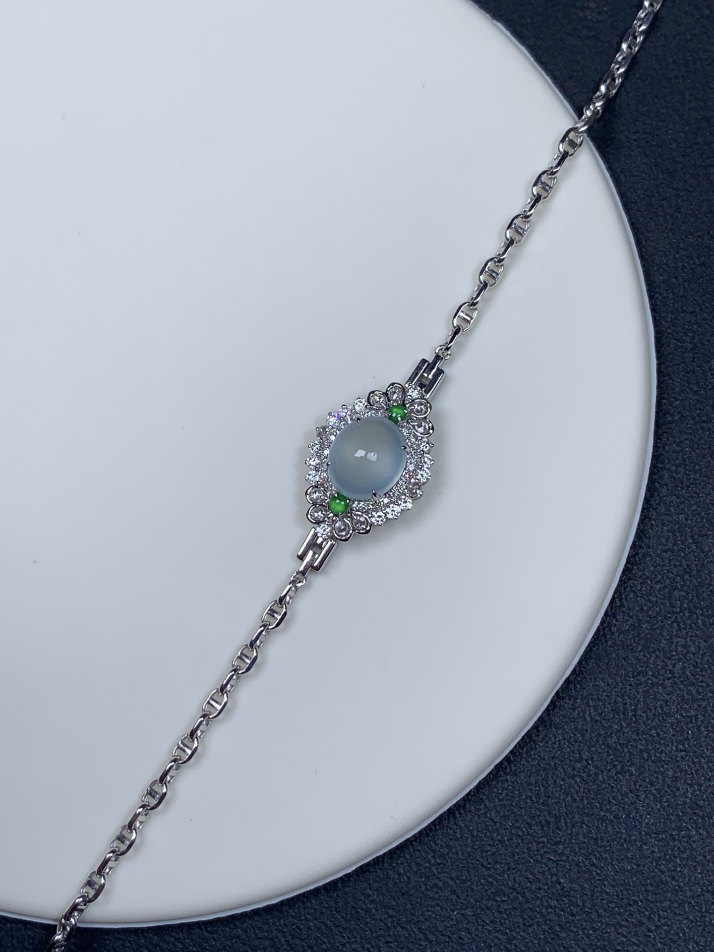 18k金镶嵌冰种起光蛋面手链19厘米，裸石8.7/7.7/5.5