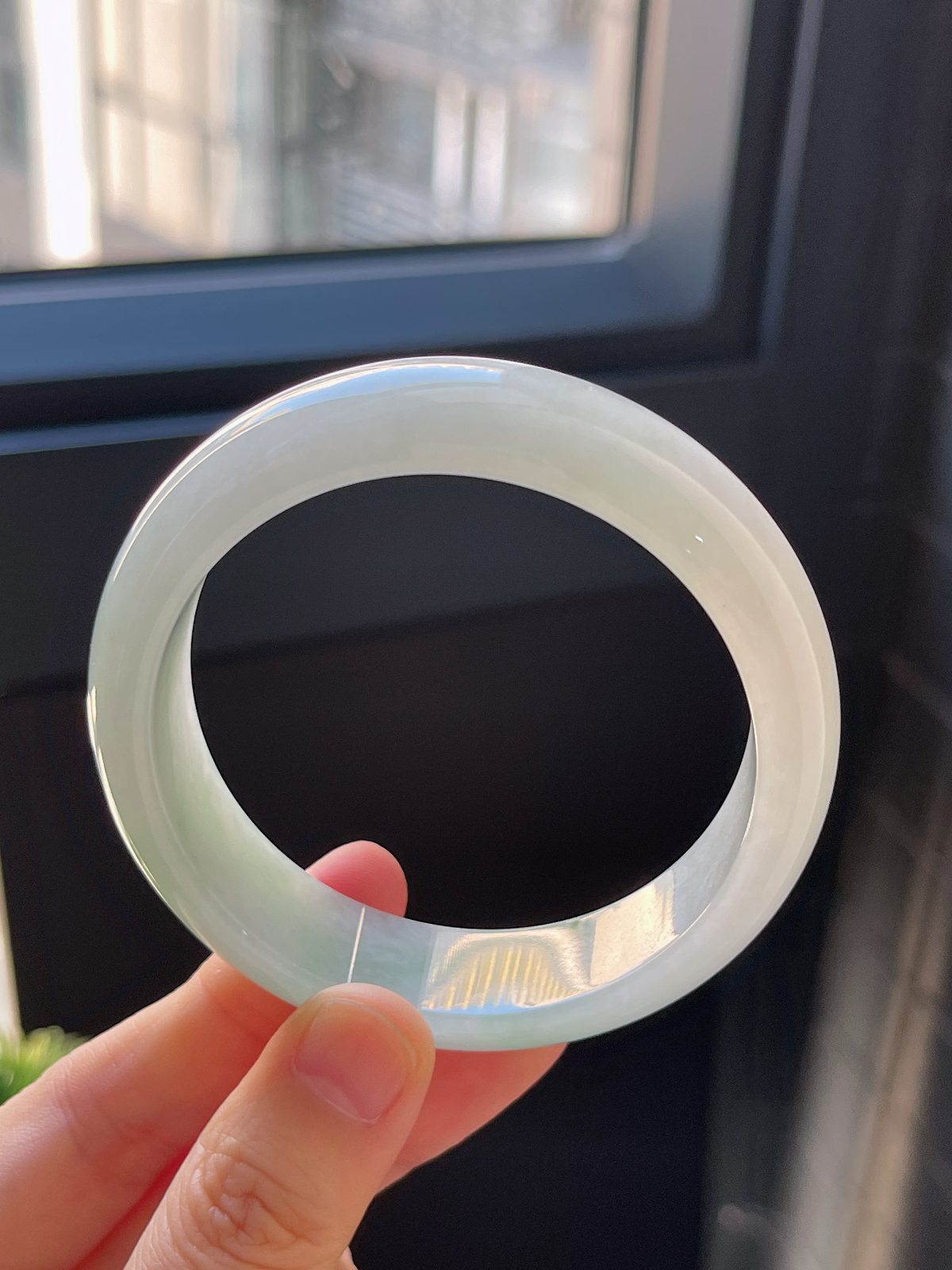 正圈55.5圈口，翡翠糯化种浅绿色手镯