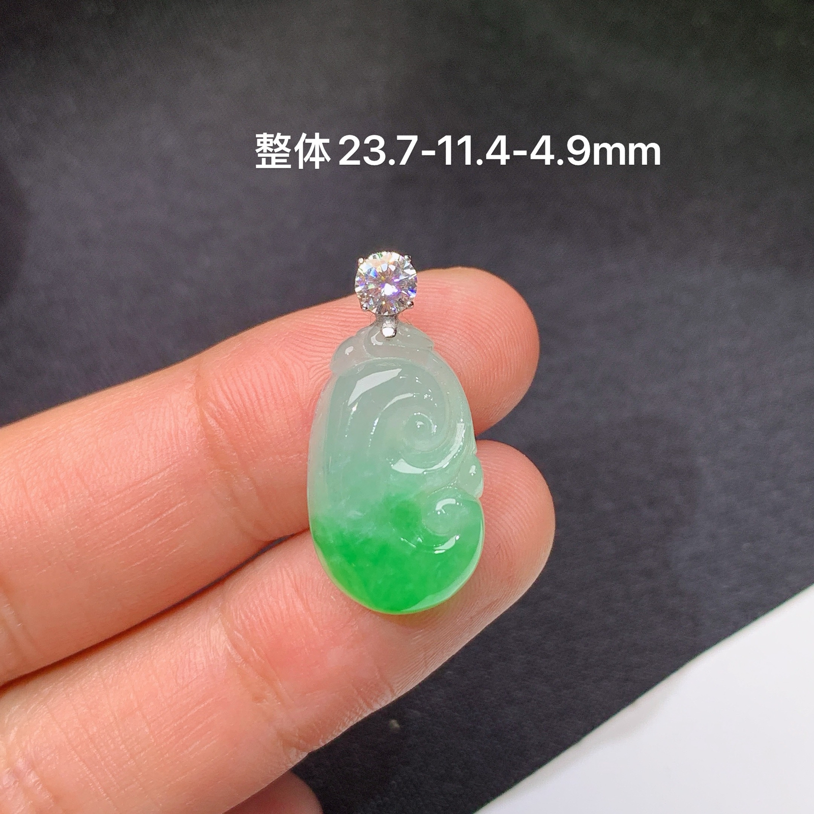 飘绿如意吊坠，18k金扣头，冰润细腻，种水足，Lt 尺寸23.7*11.4*4.9