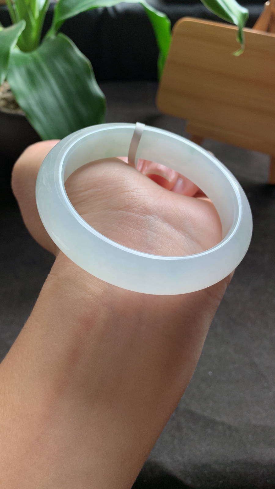 56圈口 天然A货翡翠手镯 清新 种水好 显气质