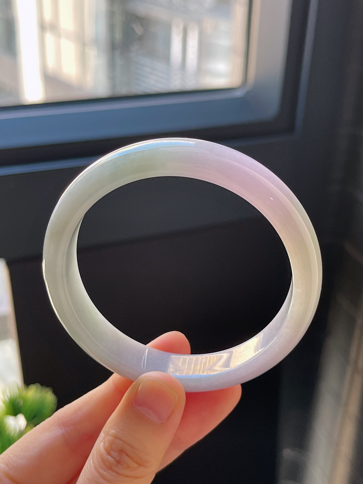 正圈56.9圈口，翡翠糯化种春带彩手镯