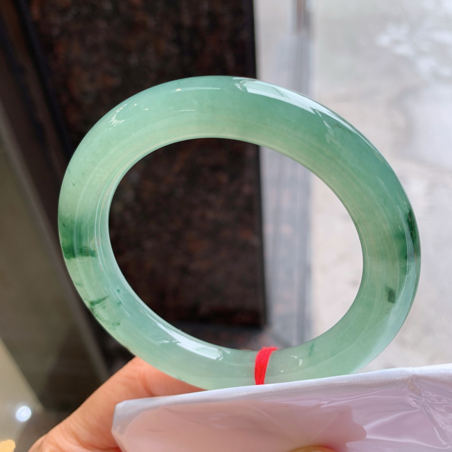 圆条冰晴飘花，有纹微扣，尺寸：56/10.8，冰润