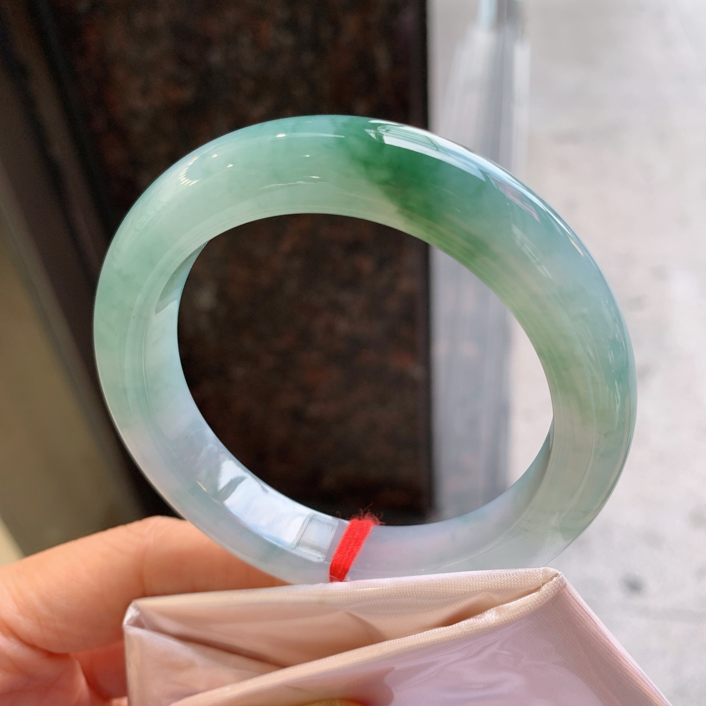 正圈冰种飘花，无裂，尺寸：55.5/11.6/9.6，版型好