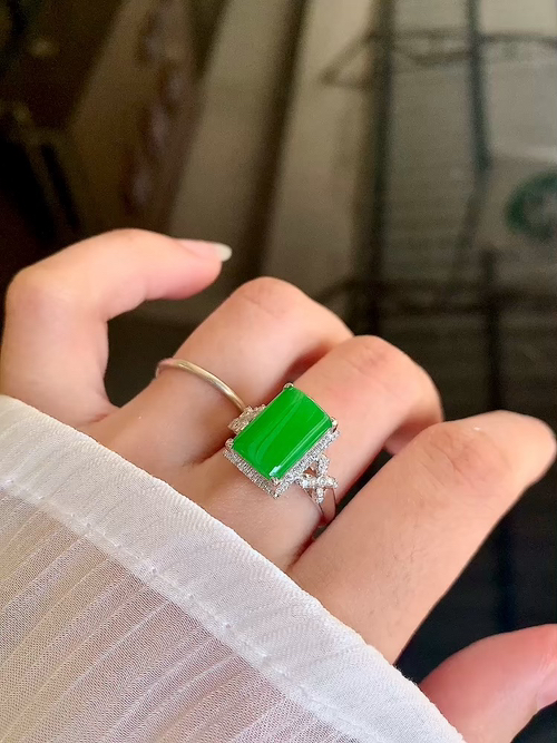 ️ 18k金镶嵌绿马鞍戒指尺寸13.4×10×7.8，裸石尺寸11.8×8.4，编号13