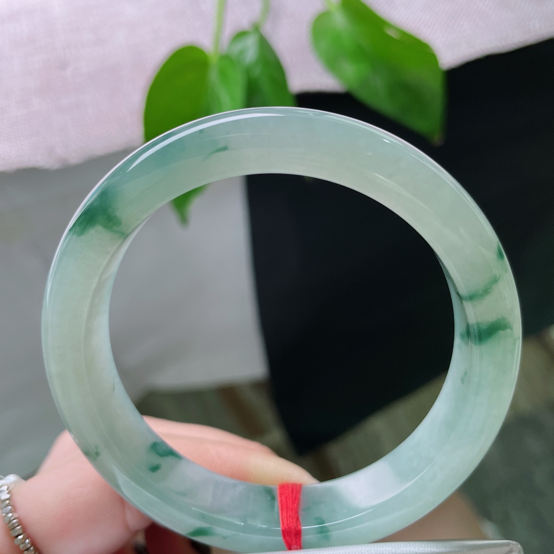 57.3/12.7/8.4飘花正圈，冰润通透，种老，心有山海，静而无忧。无裂，ss51062a