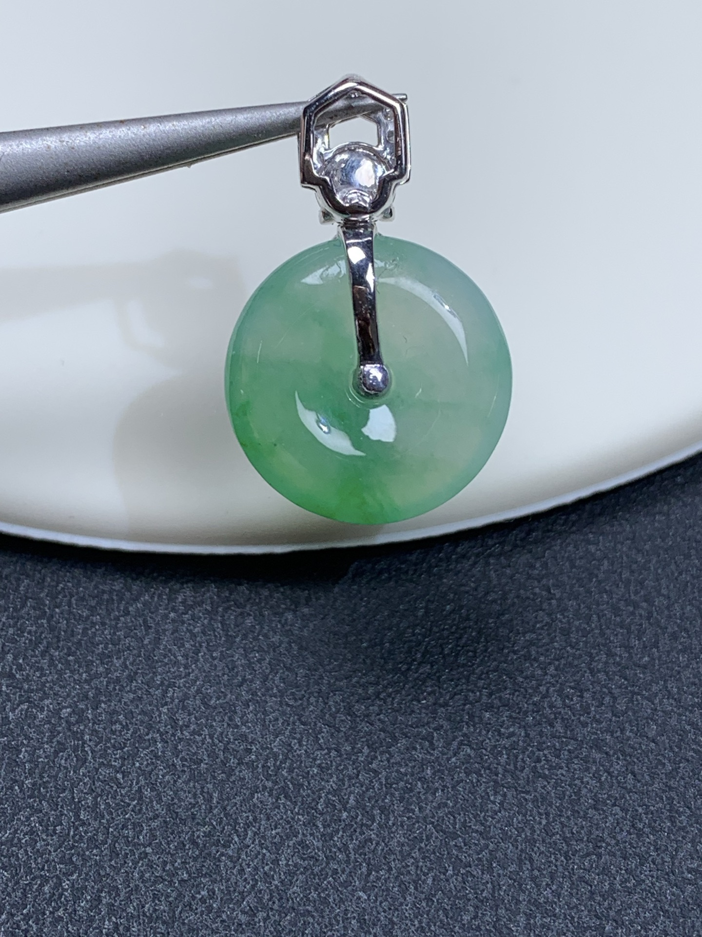 18k金镶嵌冰绿起光平安扣吊坠22/14.2/4.3