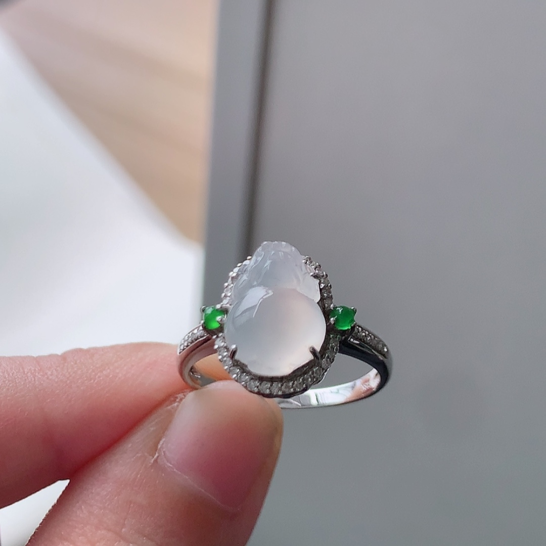 高冰貔貅女戒，水润起光感，无裂饱满，上手优雅时，货号32427，10.5-8-2.8