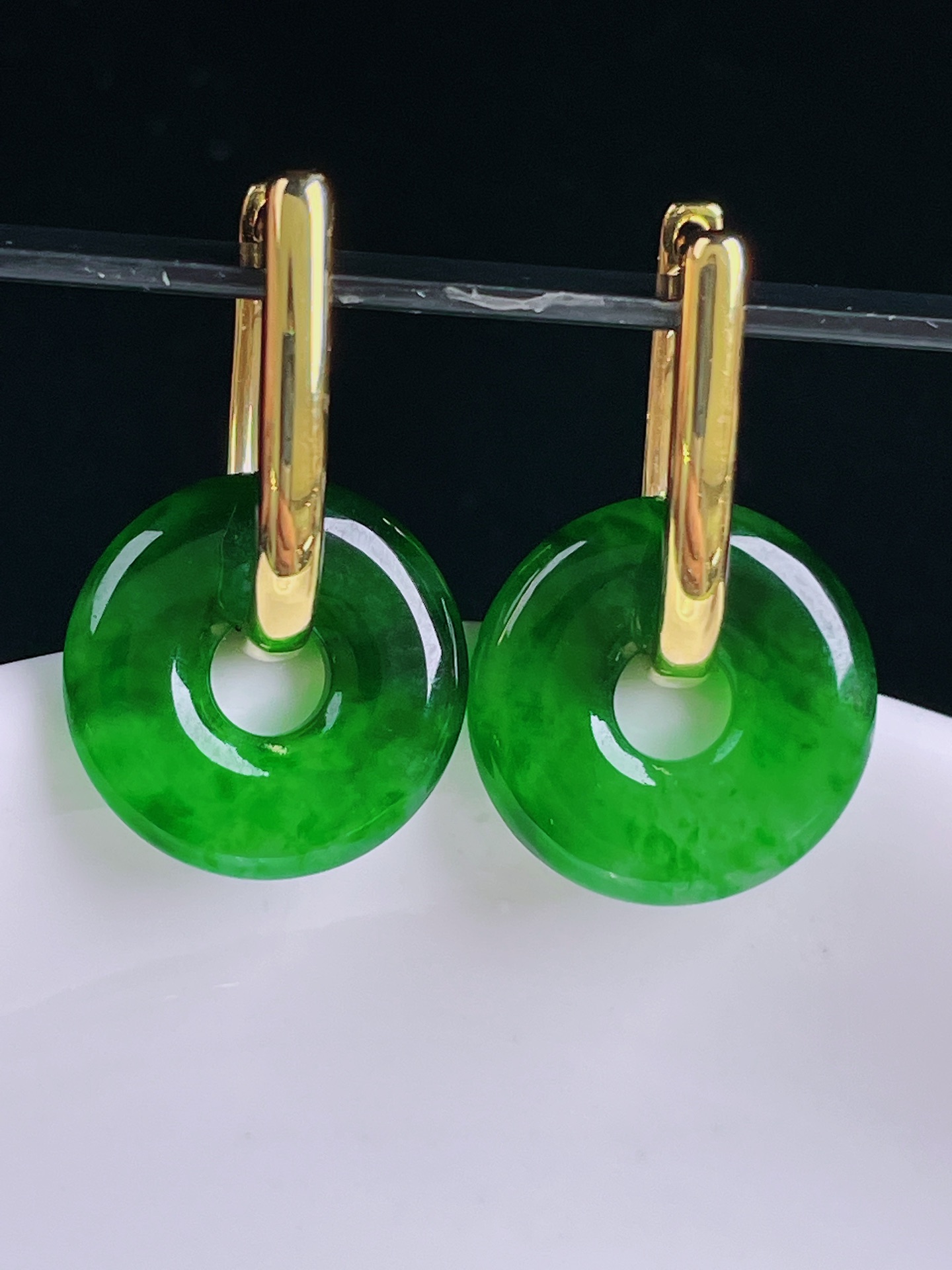 ️辣绿耳坠，老种起光，细底通透，尺寸：裸石14/2.8mm，0429