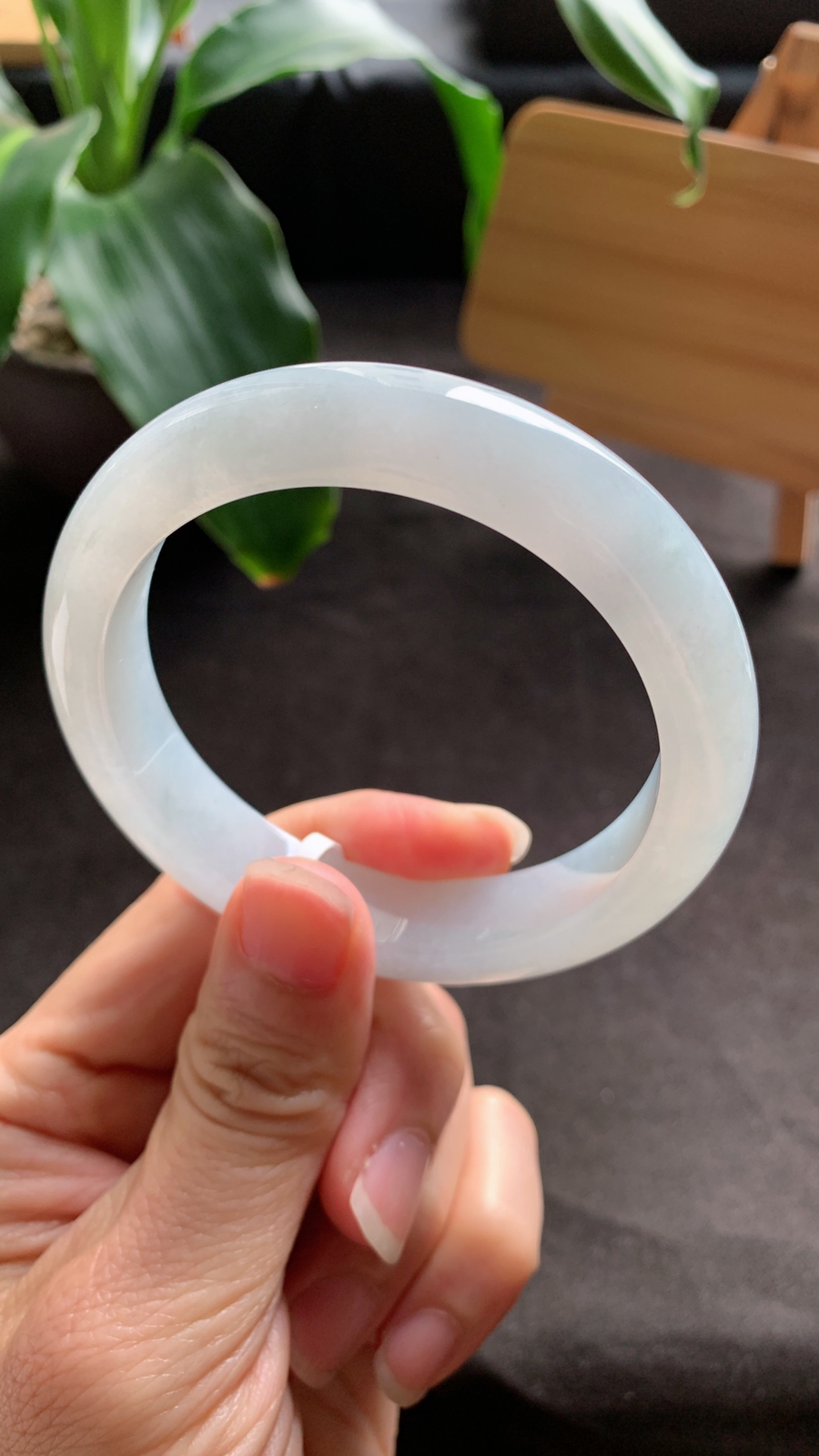 56圈口 天然A货翡翠手镯 种水好 版型宽厚 水润细腻