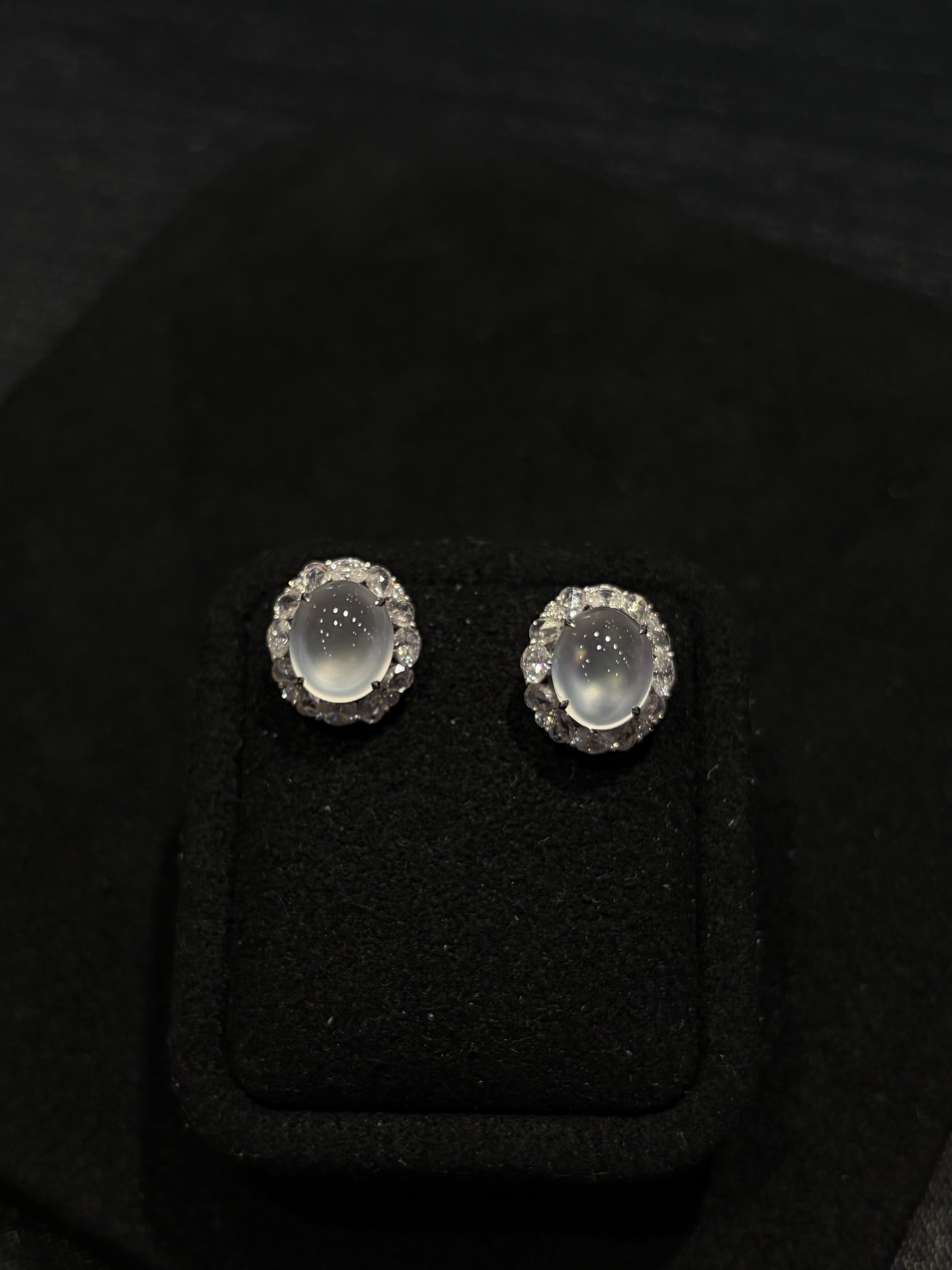 荧光白蛋耳钉，上耳大气，8.4/7.1/4.1