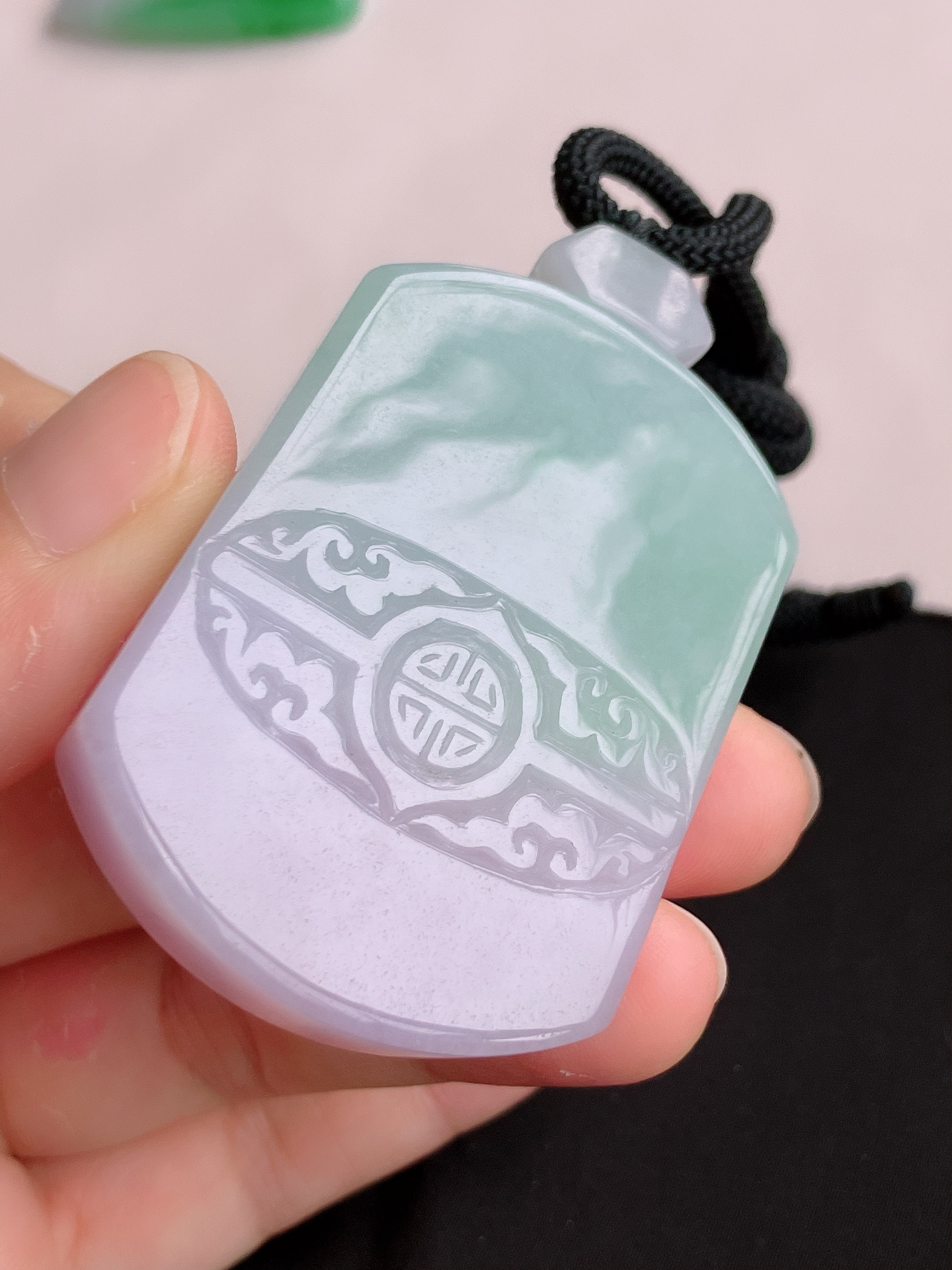 ️双彩平安牌，饱满大气，尺寸50.6/37/11.5，自然光实拍