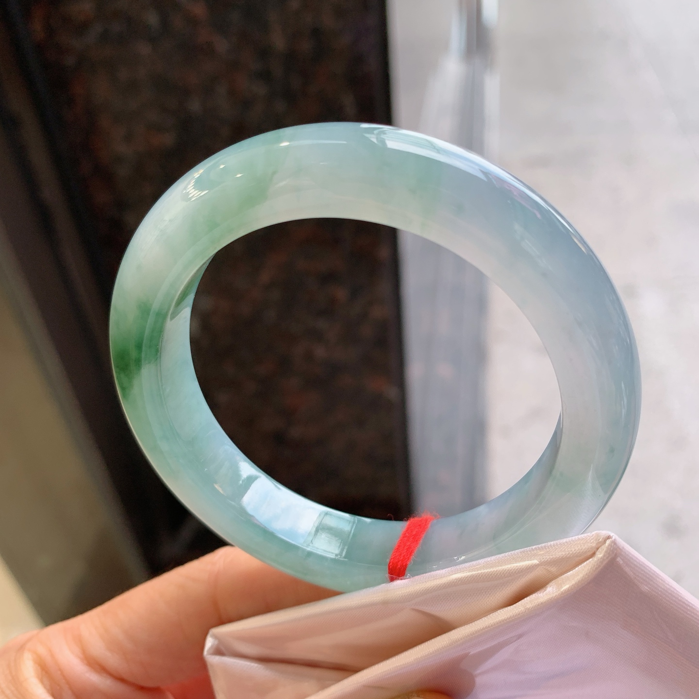 正圈冰种飘花，无裂，尺寸：55.5/11.6/9.6，版型好