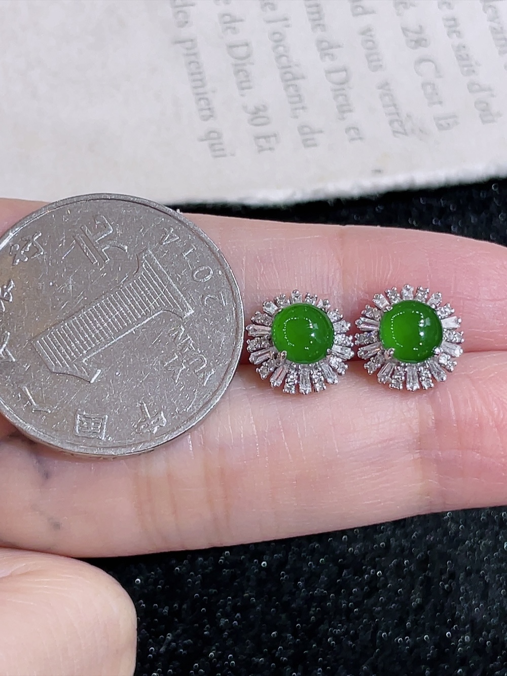 ️冰绿鸽子蛋耳钉，无裂，18k金镶嵌，种水，重金镶嵌，南非钻镶，厚装饱满，高端大气，性比高10.2/9.8/6.8，裸石5.5/5.8