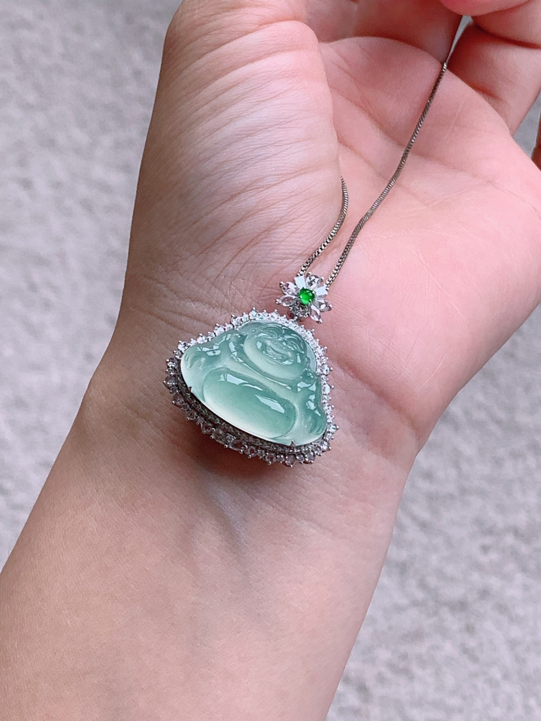 冰晴水佛公吊坠，18k金镶嵌，性比高，无裂，30.6/28/13，8.5克