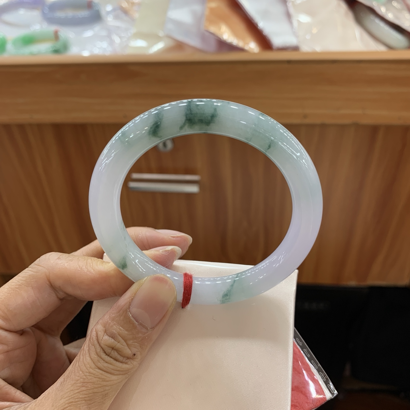 042809FN，冰胶飘花圆条翡翠手镯，54.6-9.1