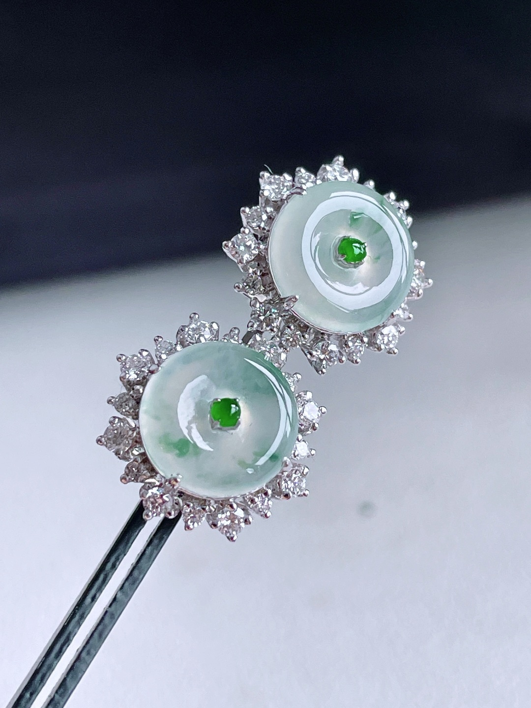 冰飘花平安扣耳钉，18k金镶嵌，无裂，性比高，13.1/12.9/6，9.2/1.8，3.5克