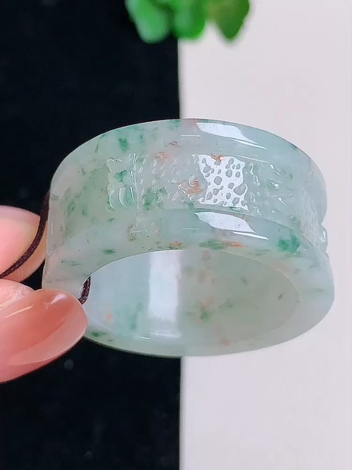  飘花洒金六字真言扳指，无裂，尺寸23.4/13.3/4.2，32号，№;y280304 26