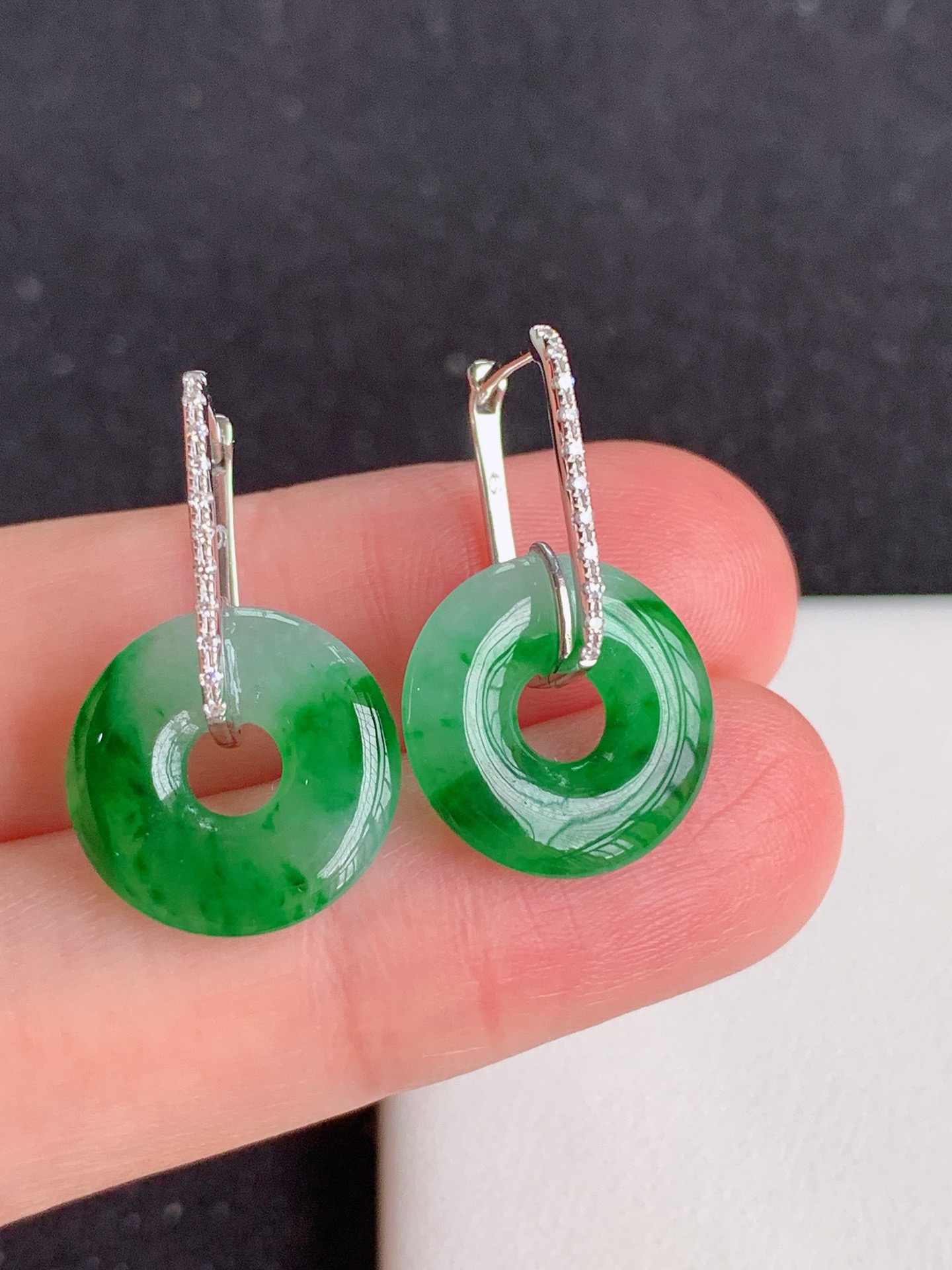 ️，18k镶嵌冰飘花平安圈耳坠，无裂尺寸：23