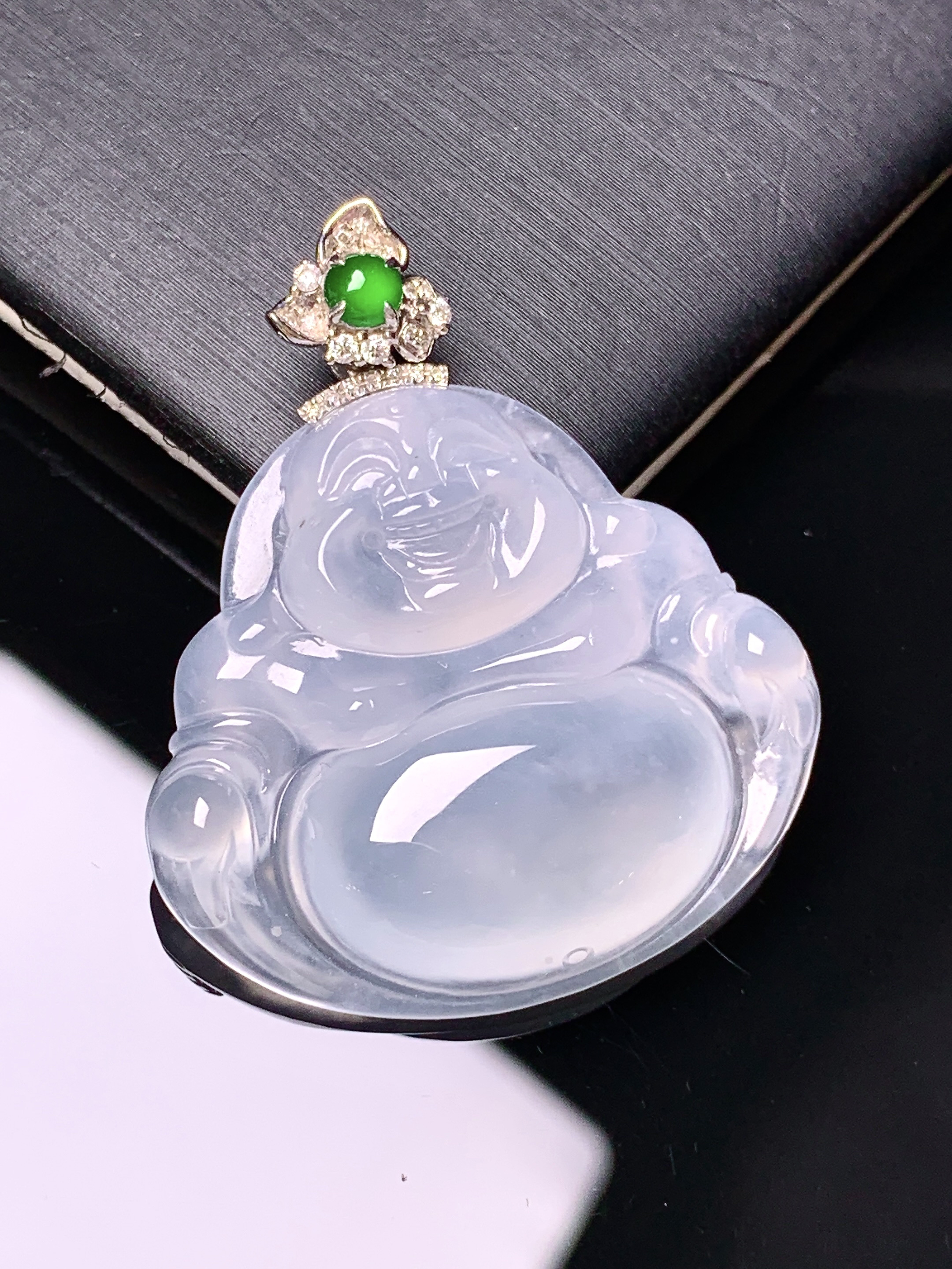 18k金钻镶嵌冰种佛公吊坠 玉质细腻 色泽艳丽清新 水润亮眼 整体尺寸35*29.6*5.6c1