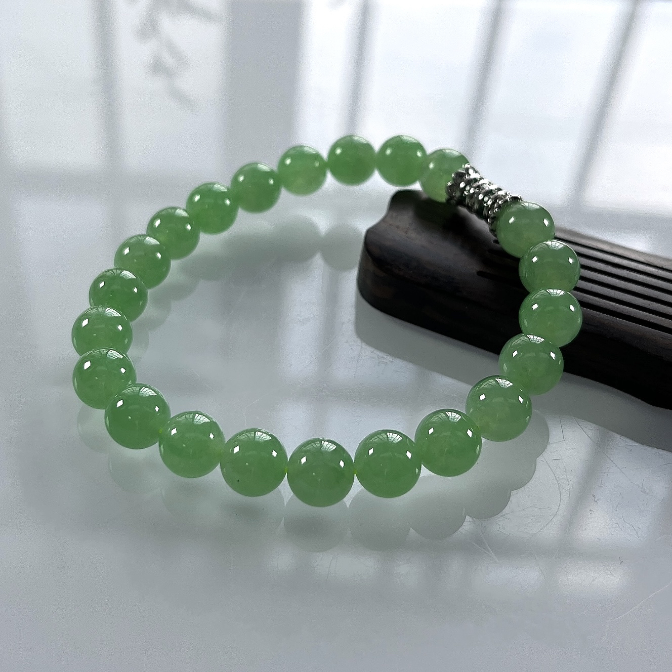 缅甸天然翡翠A货，卡8冰种起胶满绿晴阳绿圆珠手串手链，尺寸：8mm/22颗，长度185mm，重量：21.00g