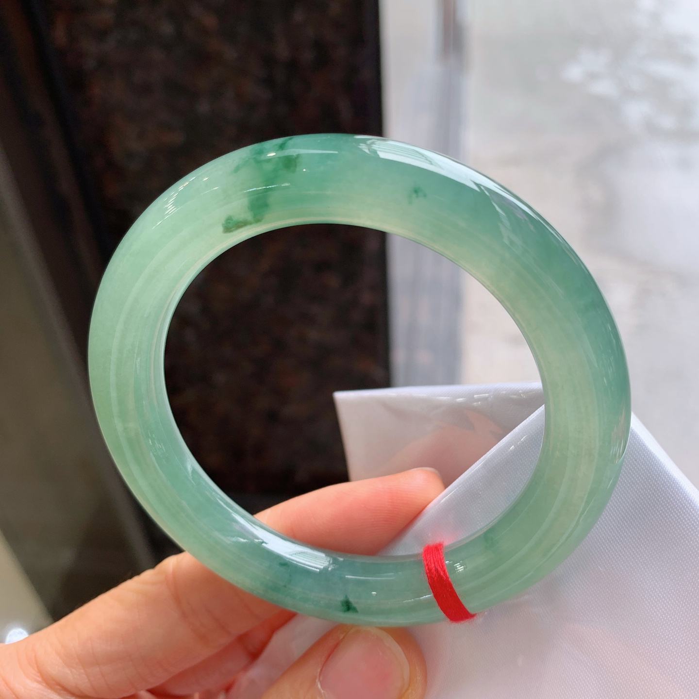 圆条冰晴飘花，有纹微扣，尺寸：56/10.8，冰润