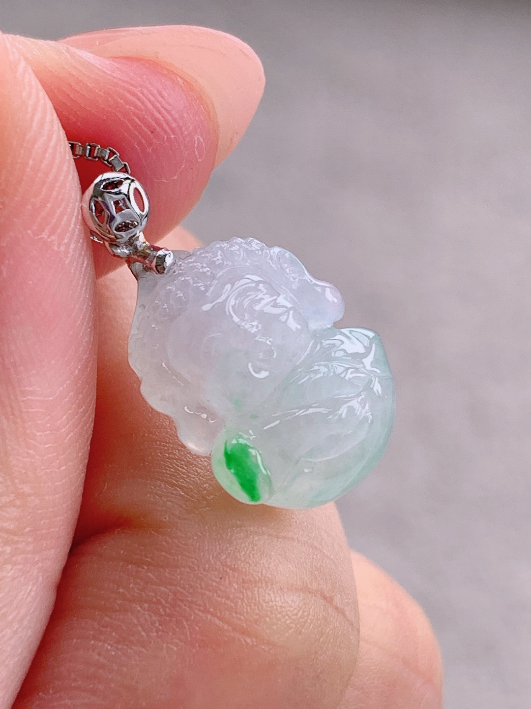 冰飘绿花宝宝佛吊坠，18k金镶嵌，飘花，性比高，精致可爱，裸石14.6/11/5.8，重量2克