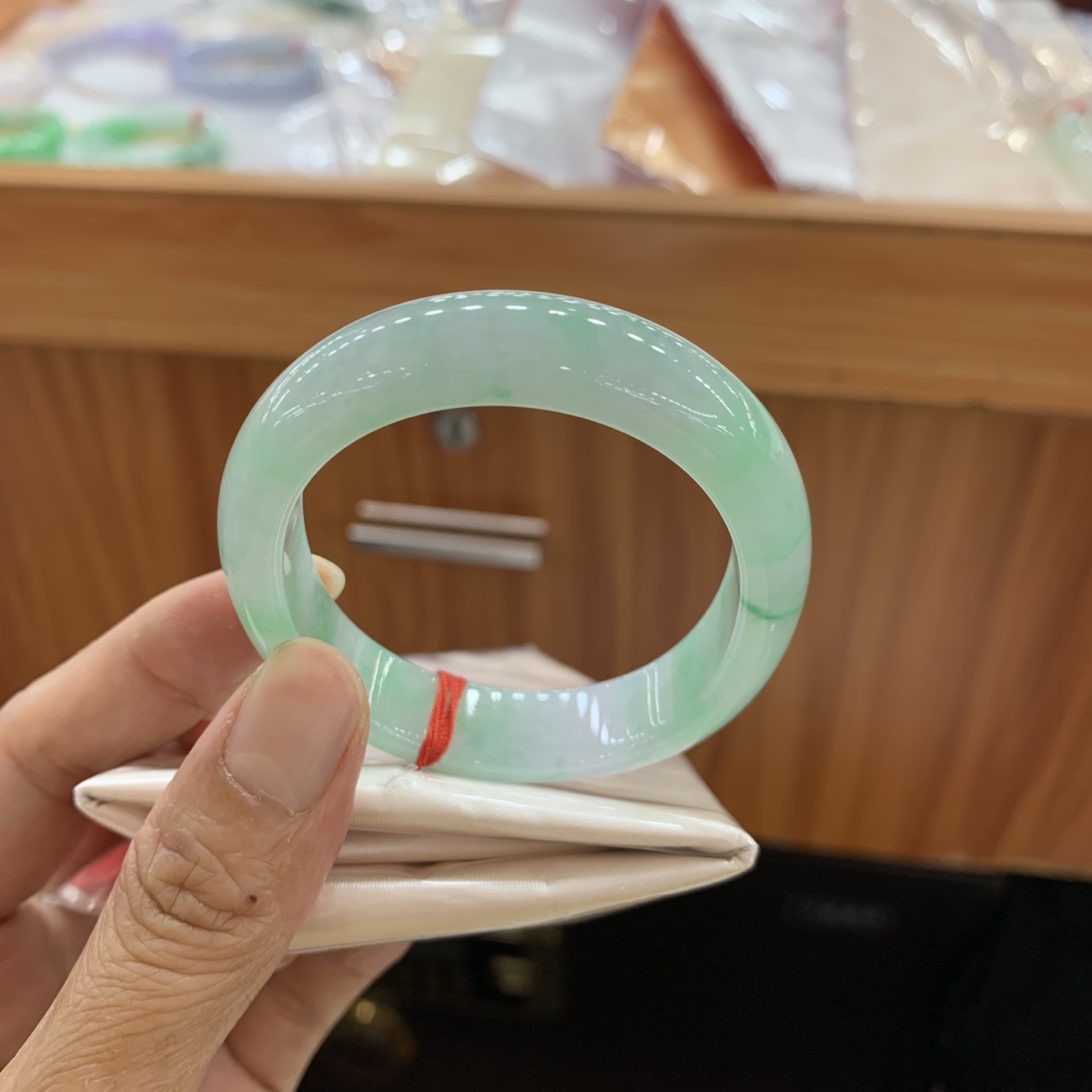 042810FN，飘绿贵妃翡翠手镯，54-46.5-11.9-7.5