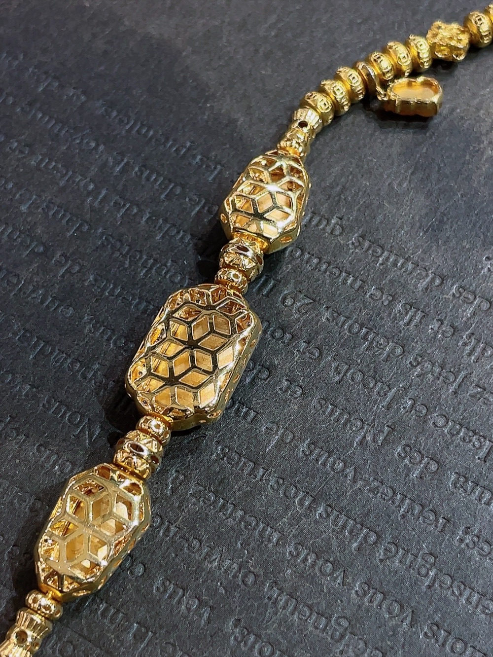 ️三彩盘缠手链，配饰999金，，18k金镶嵌，种水，重金镶嵌，南非钻镶，厚装饱满，腰缠万贯，色彩艳丽，多姿多彩，高端大气，性比高57.8/11.3/7.2，裸石13.0/8.3、11.2/6.2、10.9/6.3