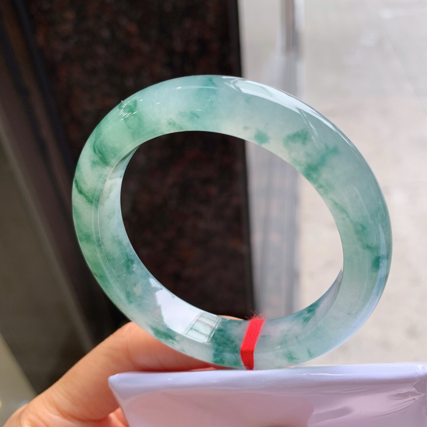 正圈冰种飘花，无裂，尺寸：54.8/11.8/9.1，花色漂亮