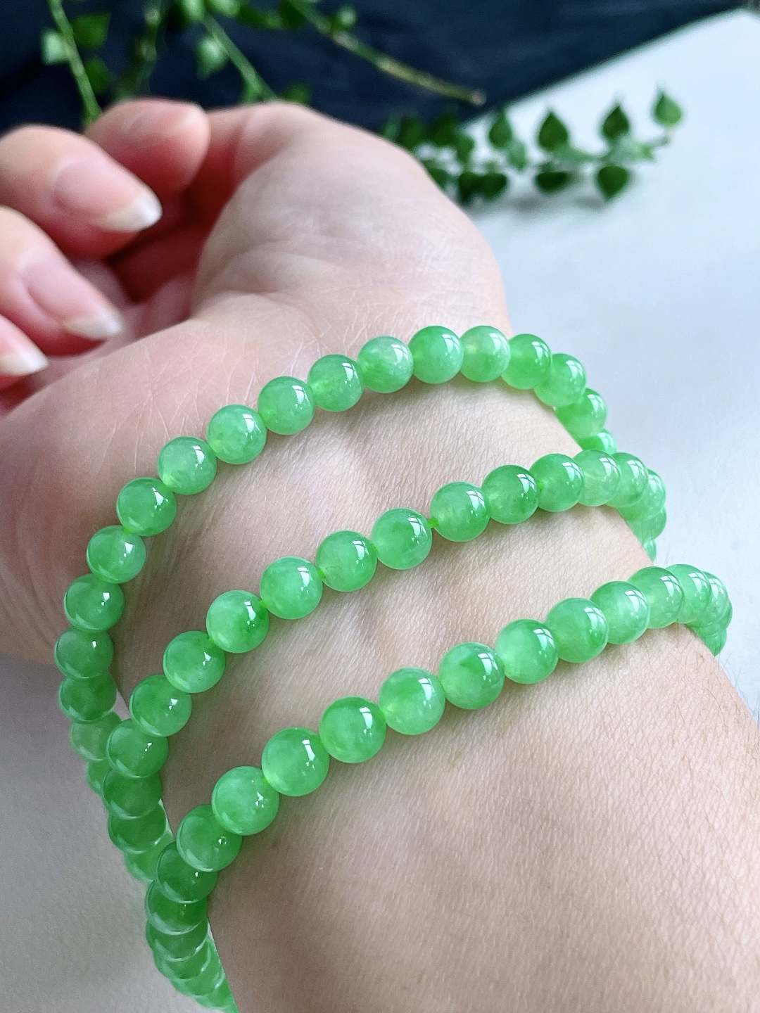 珠子，高冰阳绿珠链圆珠珠子珠链，缅料，性比高，尺寸5.8mm，31cm，重量39.2克