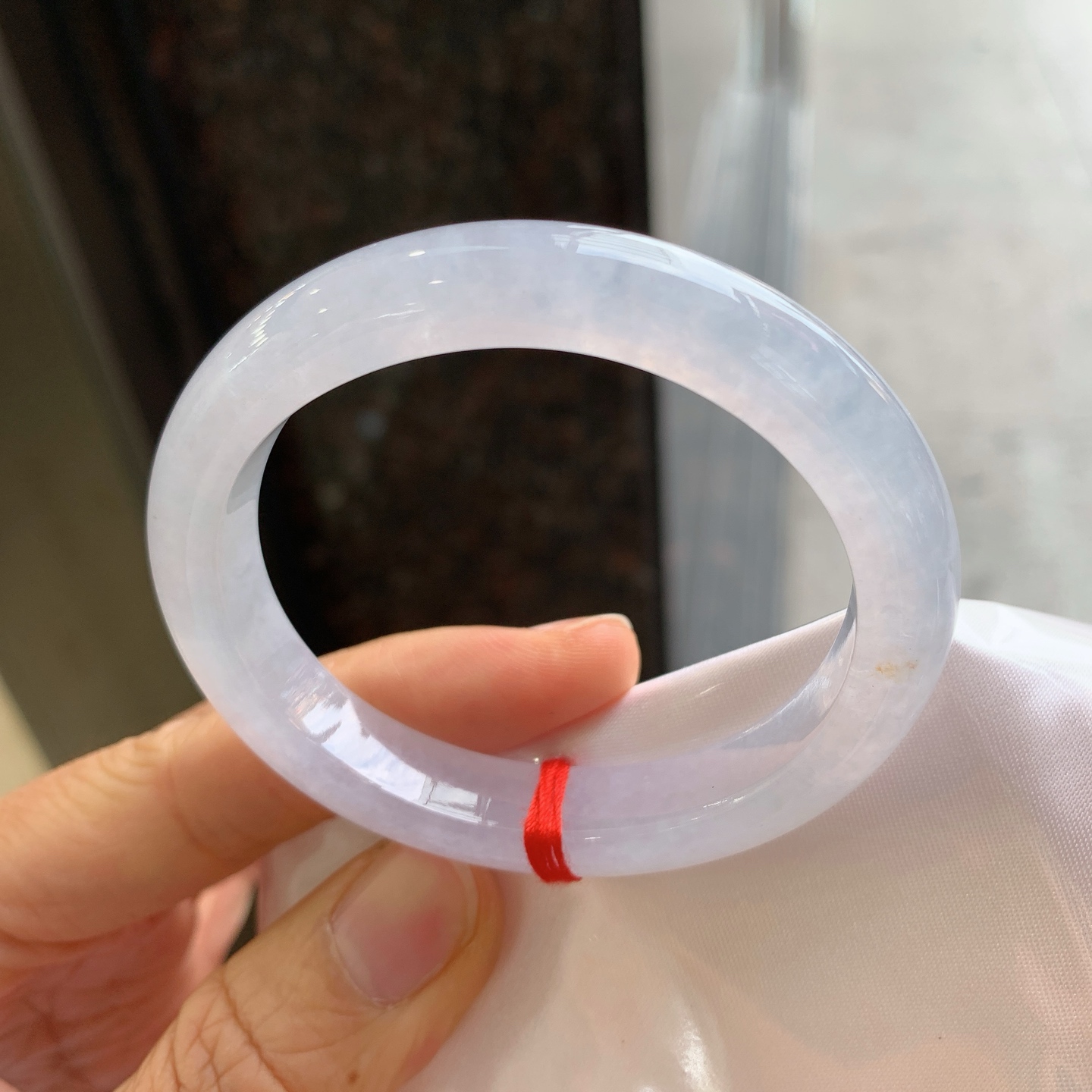 贵妃镯，无裂，尺寸：53/47/12/7.5，冰润