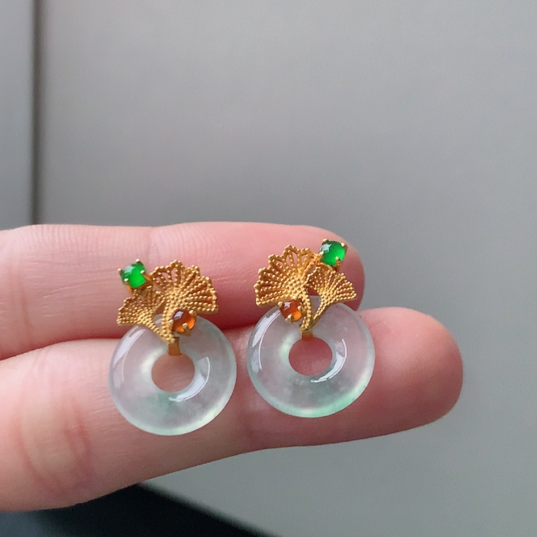 高冰飘花甜甜圈耳钉，种水好，冰润通透，上耳优雅迷人，货号79428，13.1-2.6