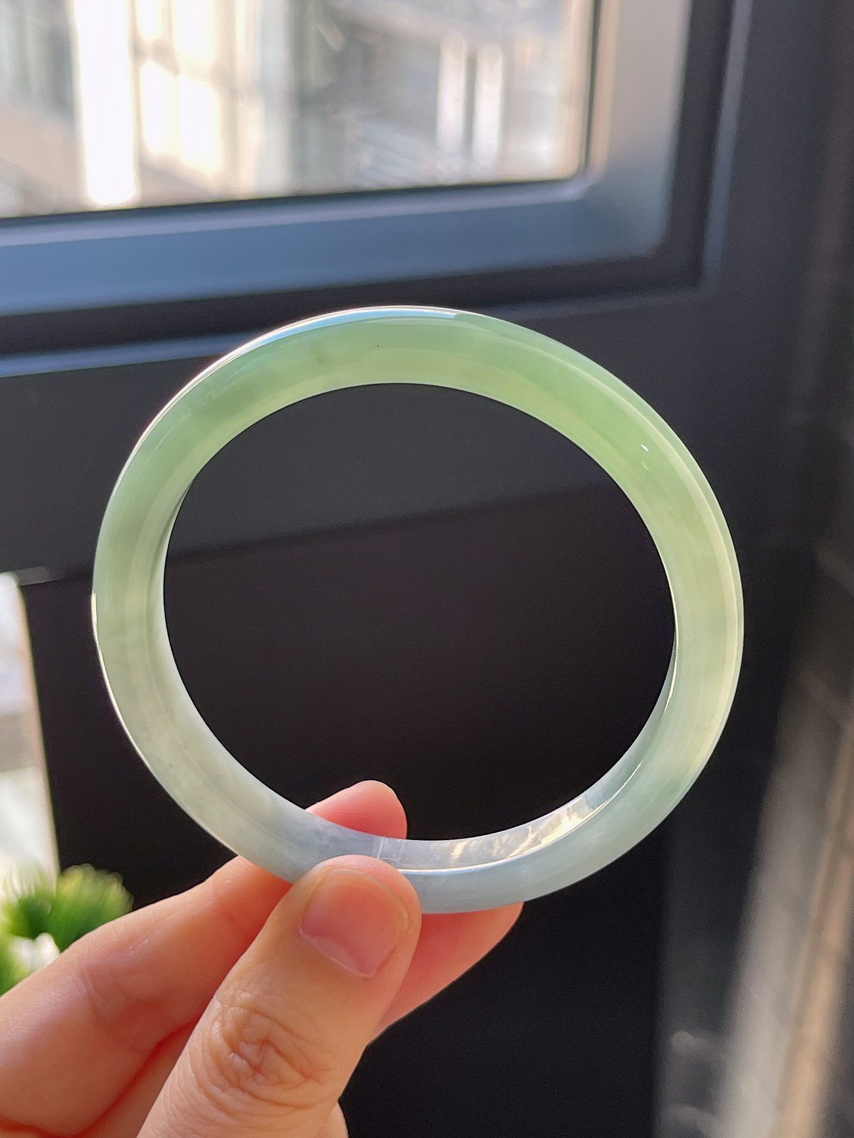 正圈56.9圈口，翡翠冰糯种绿色手镯