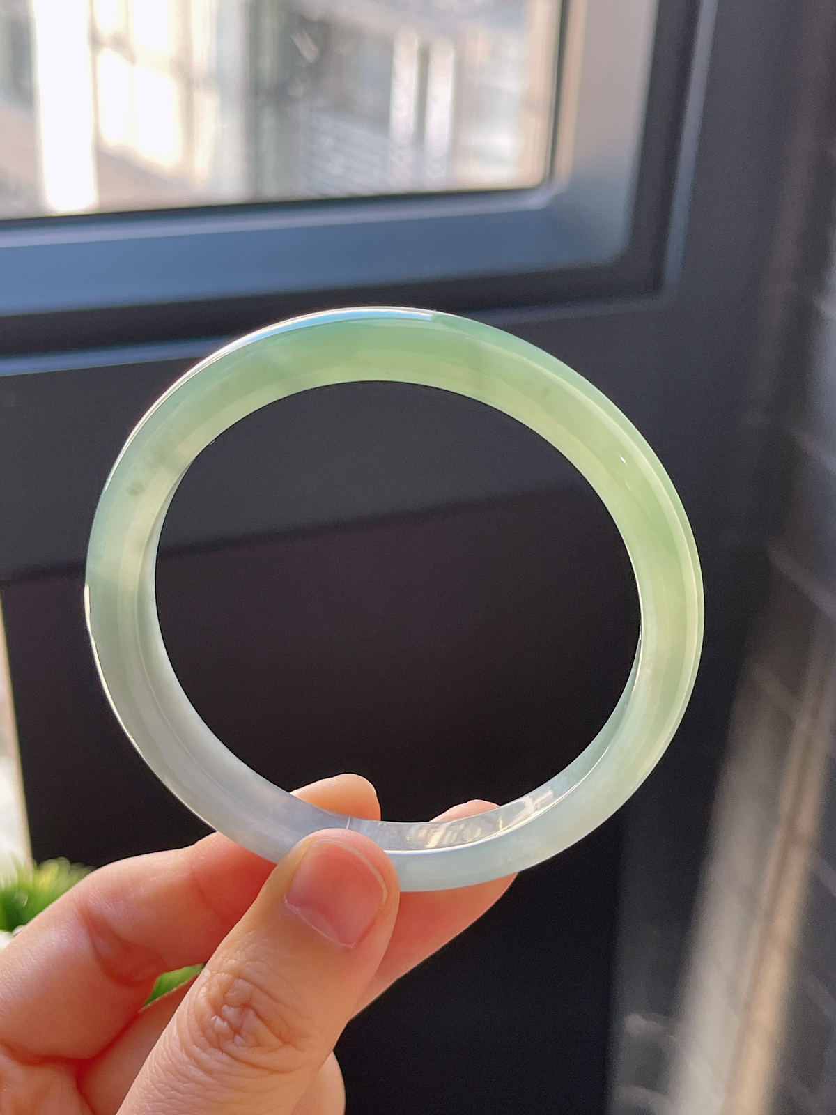 正圈56.9圈口，翡翠冰糯种绿色手镯