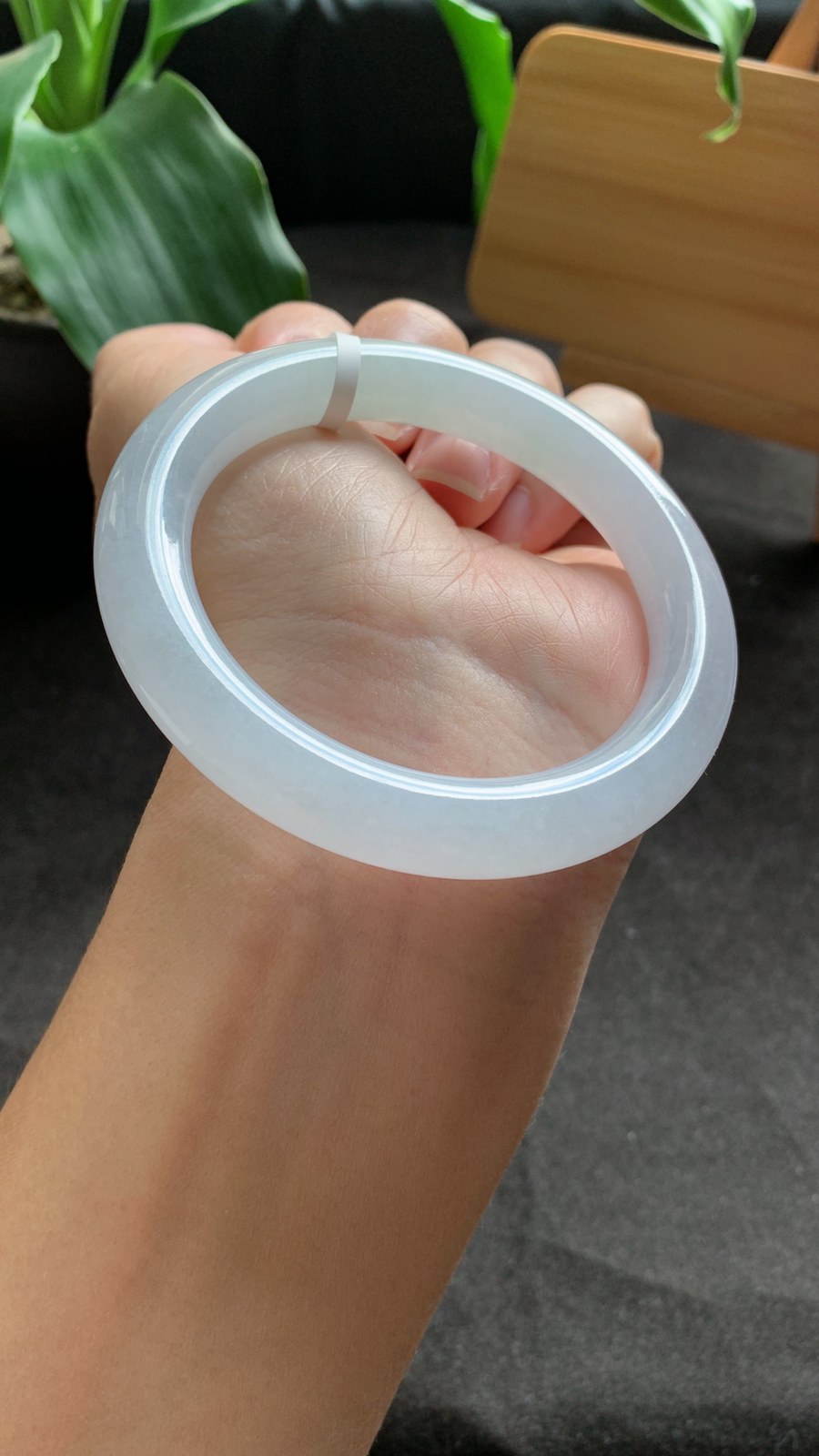 56圈口 天然A货翡翠手镯 圆条 种水好 小清新