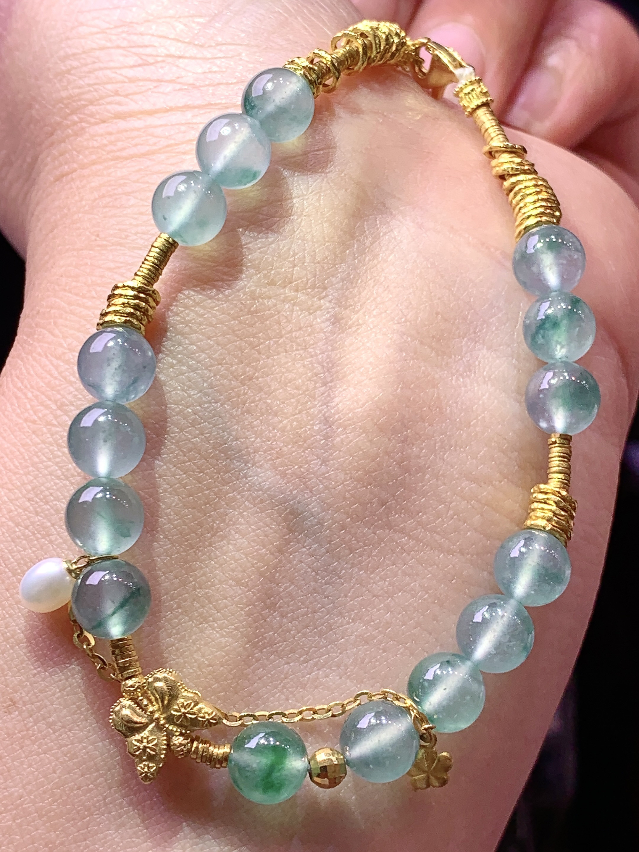 18k金镶嵌冰飘绿圆珠手链 玉质细腻 色泽艳丽清新 水润亮眼 整体尺寸6.2m5